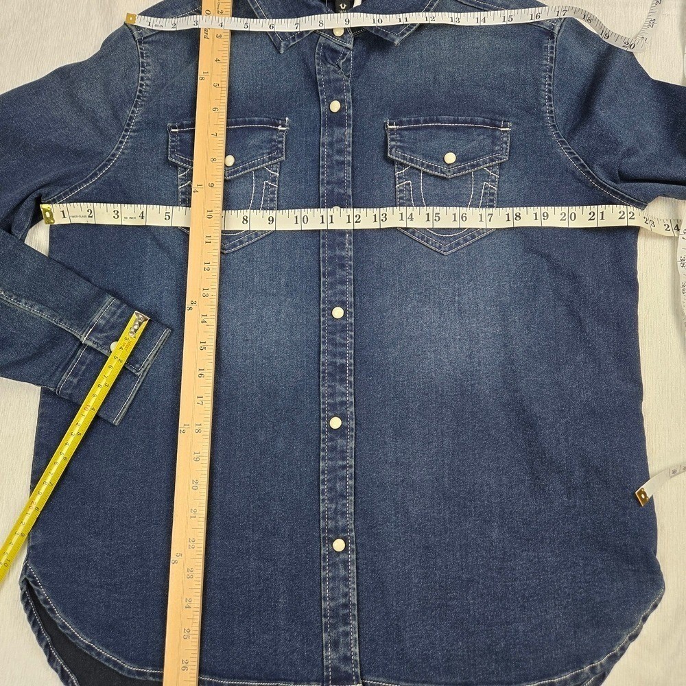 True Religion womens M Denim Western Snap Button Shirt Blue Horseshoe Pockets