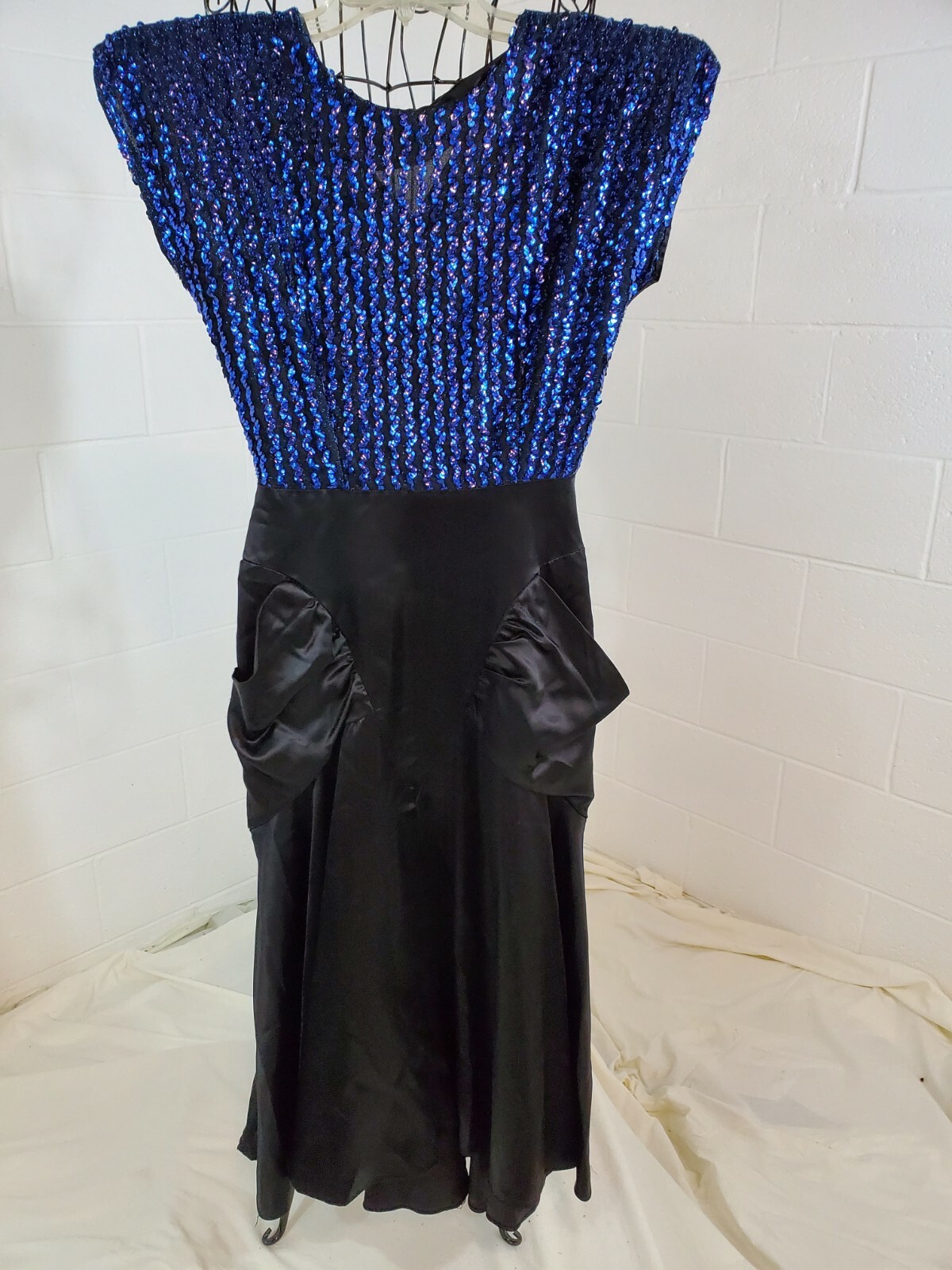 Diamond’s Run VTG 1980s Disco Party Satin Sequins Black Blue Dress Size 4