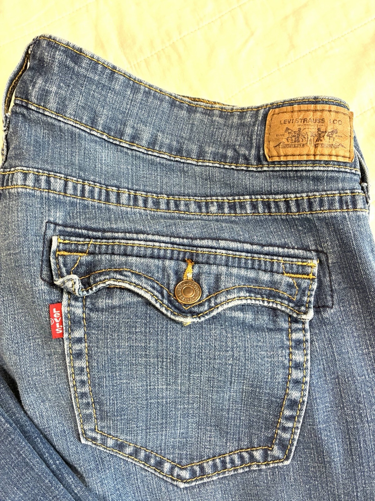 Levi’s 542 Women’s Plus Size 22W Medium Flare Jeans Flap Pocket Blue Y2K 2008