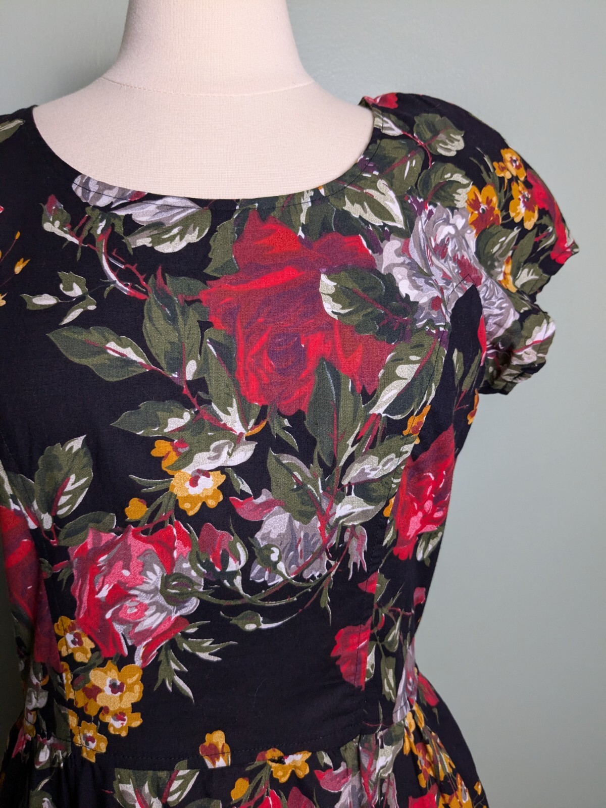 Vintage 80s Does 50s Rose Print Cotton Wiggle Dress Hepburn Button Down Back