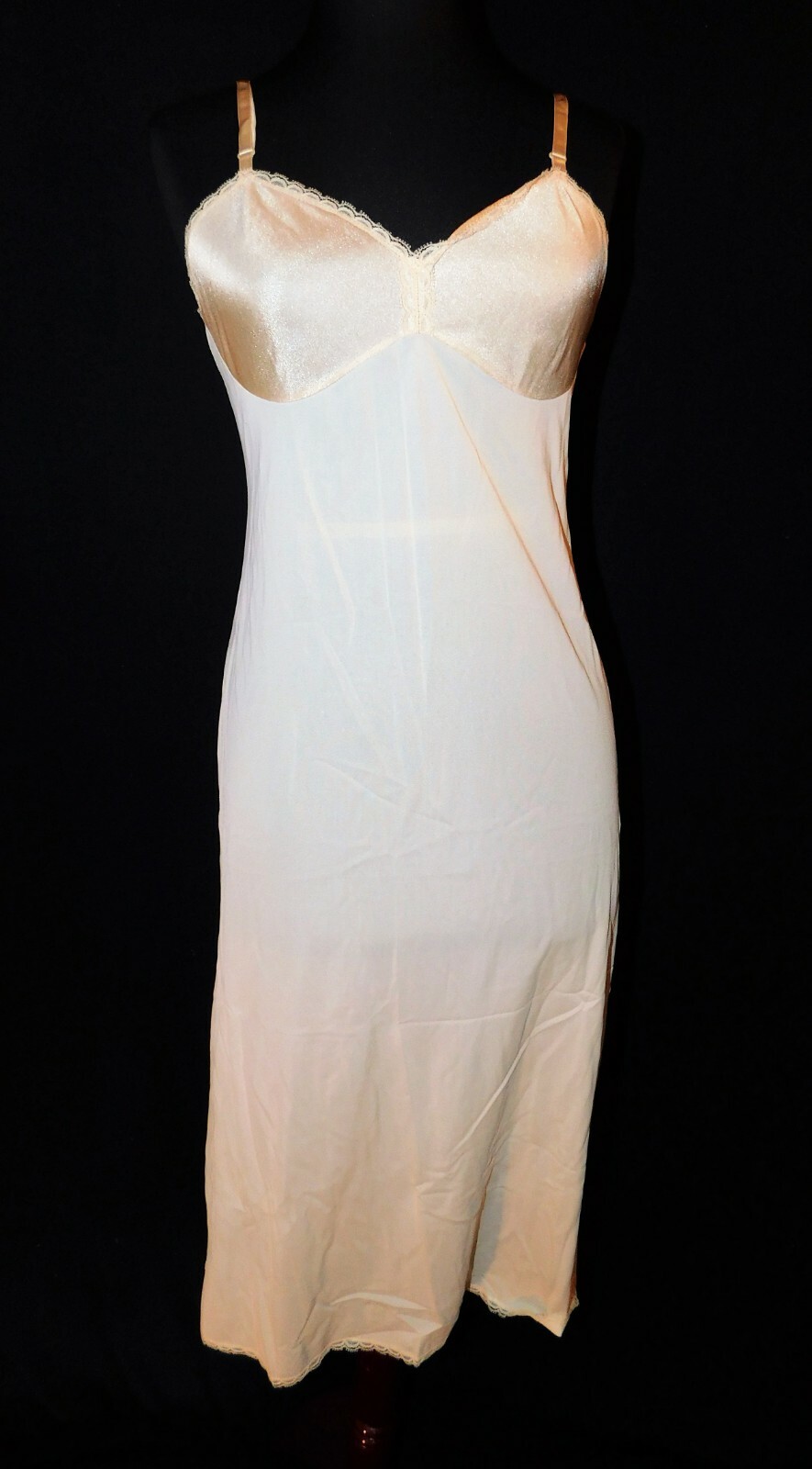 Vintage Beige Vanity Fair full petticoat slip, SZ 34, polyester/nylon