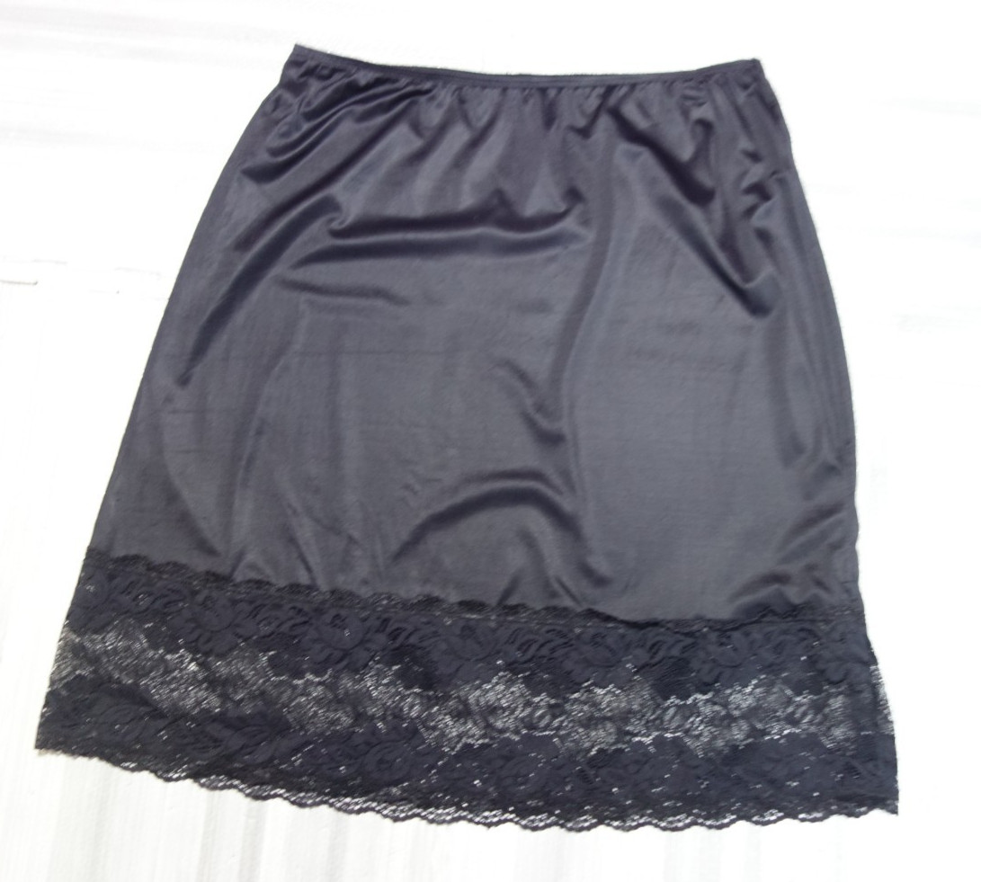 Vanity Fair Stretchy Half Slip with Wide Lace Hem Black Size 2XL Style 11047