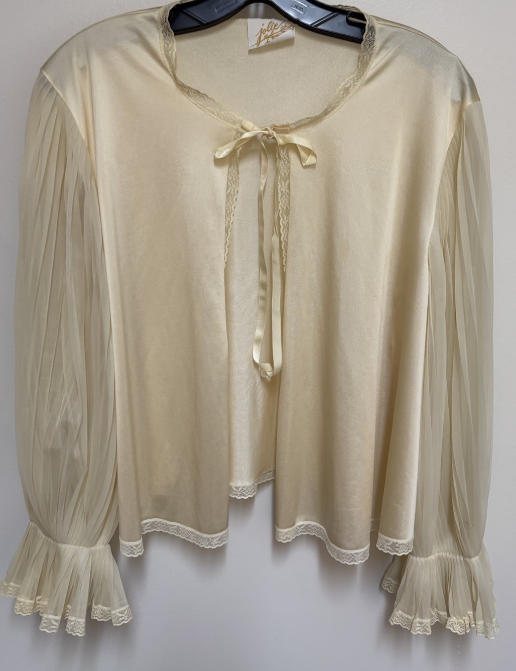 Vintage Jolie Two Bed Jacket Beige Nylon w/ Lace Pleated Sleeves Medium