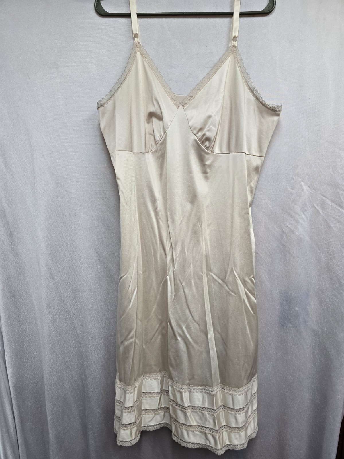 No Tag Vintage Toupe Nylon Slip 44 46 42