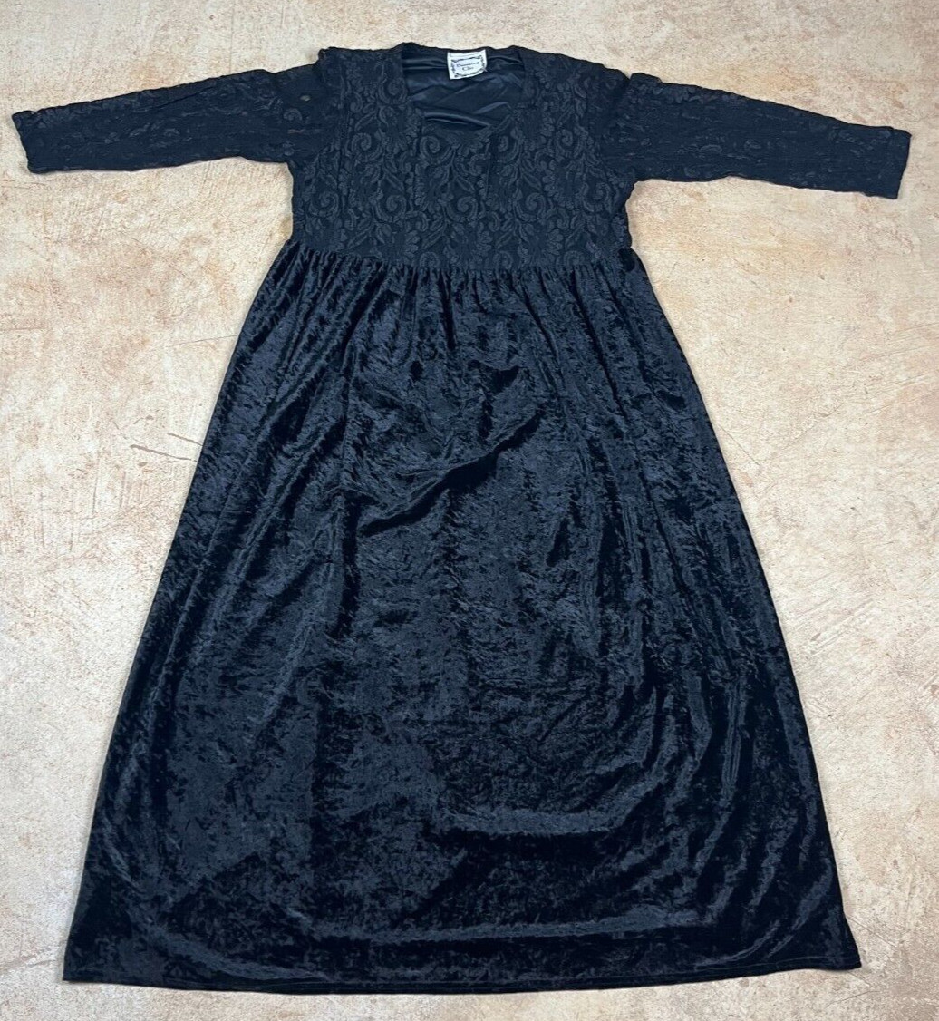 Vintage 90’s Dressing Clio Floral Lace & Black Velvet Dress