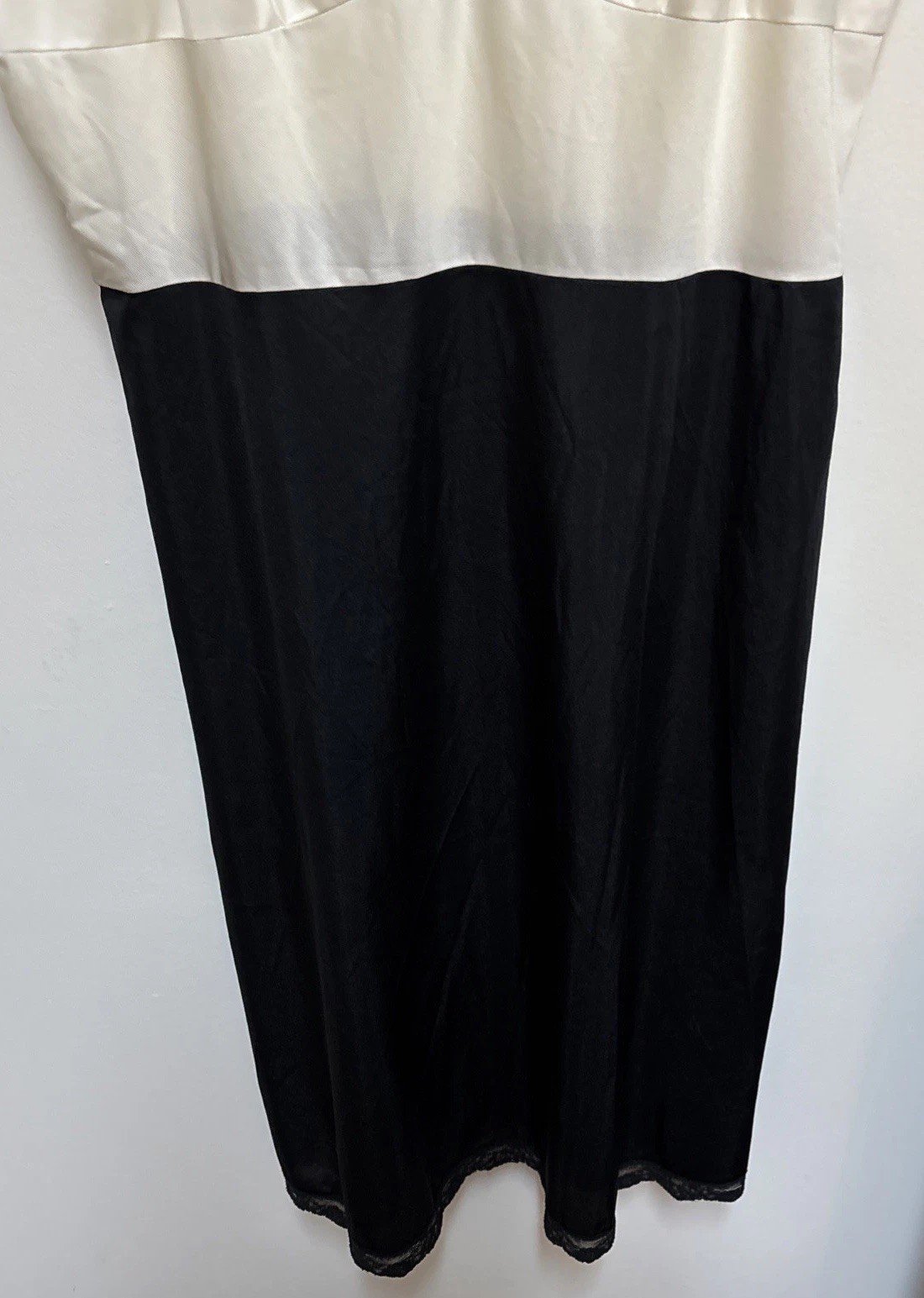 Vintage 1960s Sarah Smith Ivory and Black Full Slip Size 40 Anti-Satic Style 799