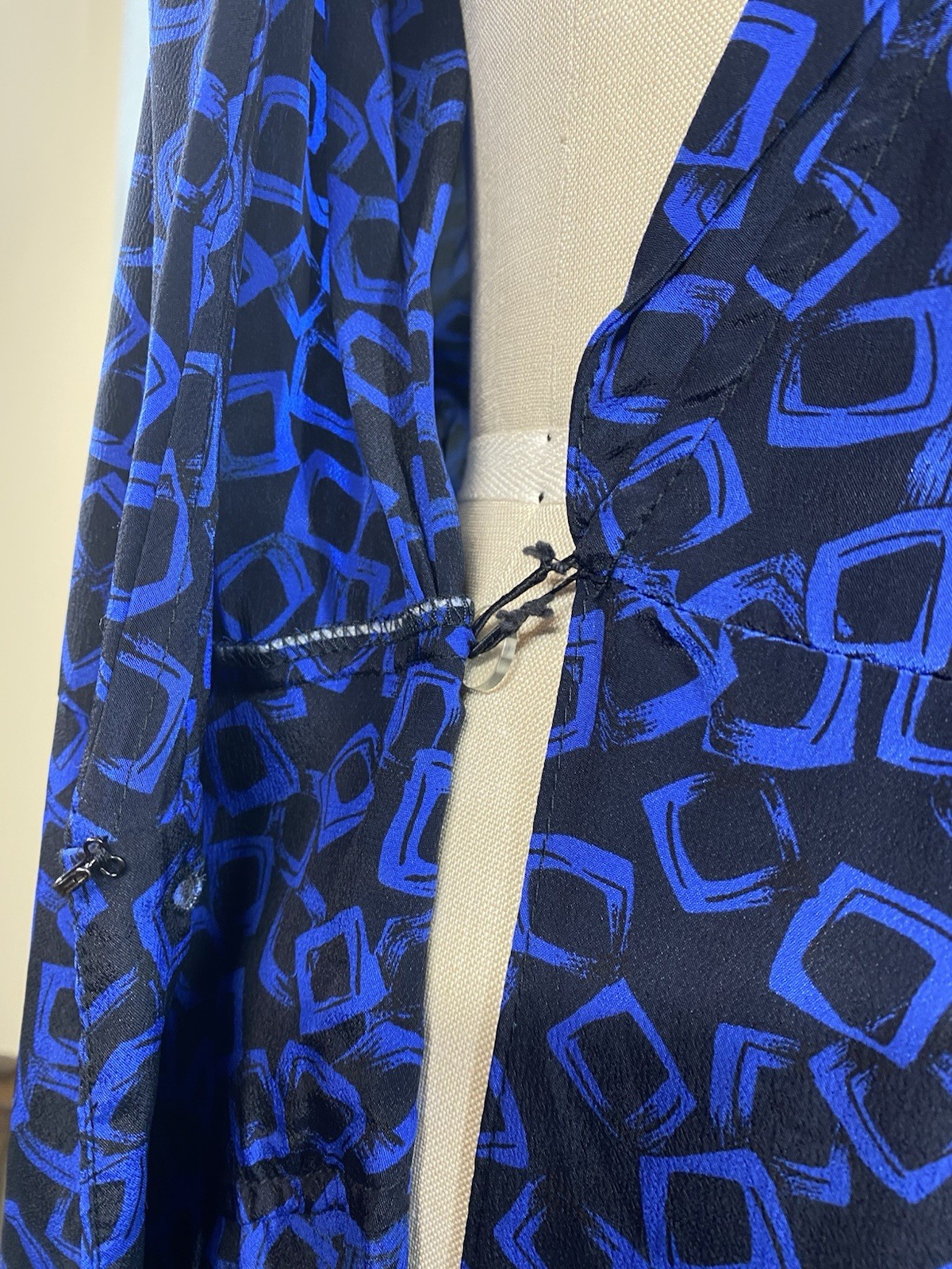 Vintage Dress SIZE LARGE blue rayon 80s 90s classic long sleeve SECRETS USA