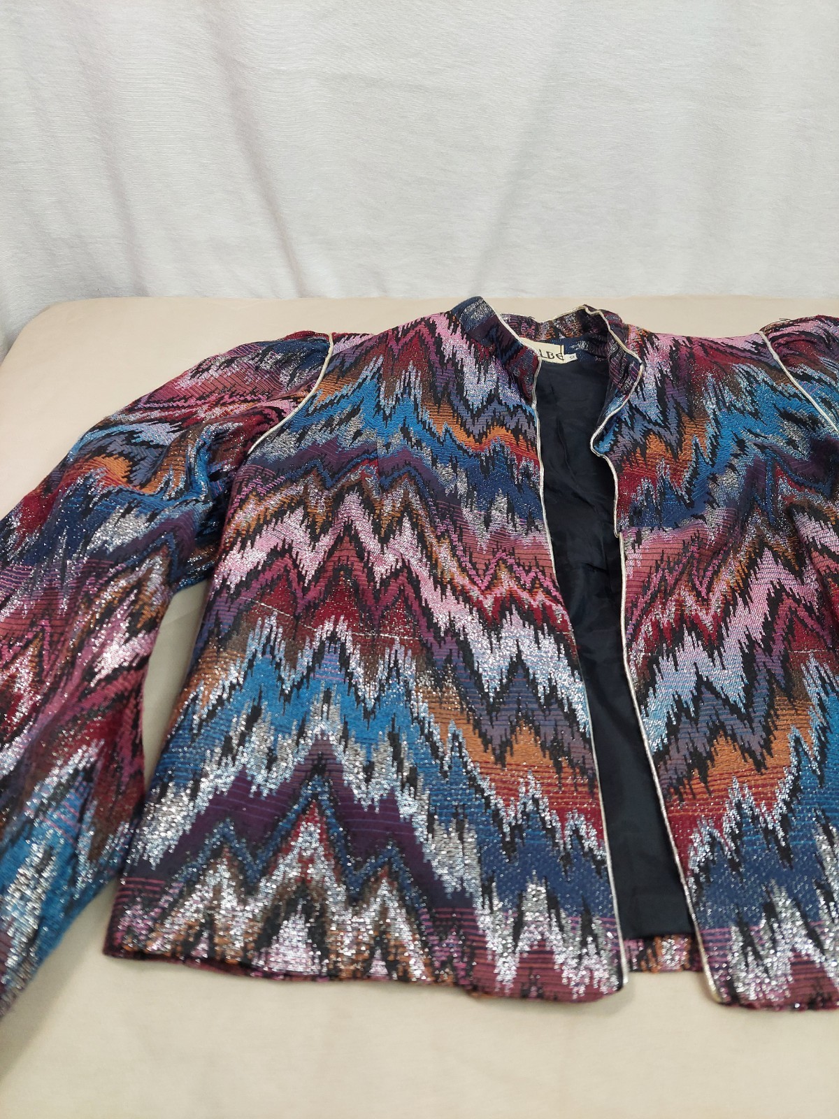 Vintage 80s Metallic Brocade Jacket Womens XS S Cropped Puff Sleeve Ikat Zig Zag