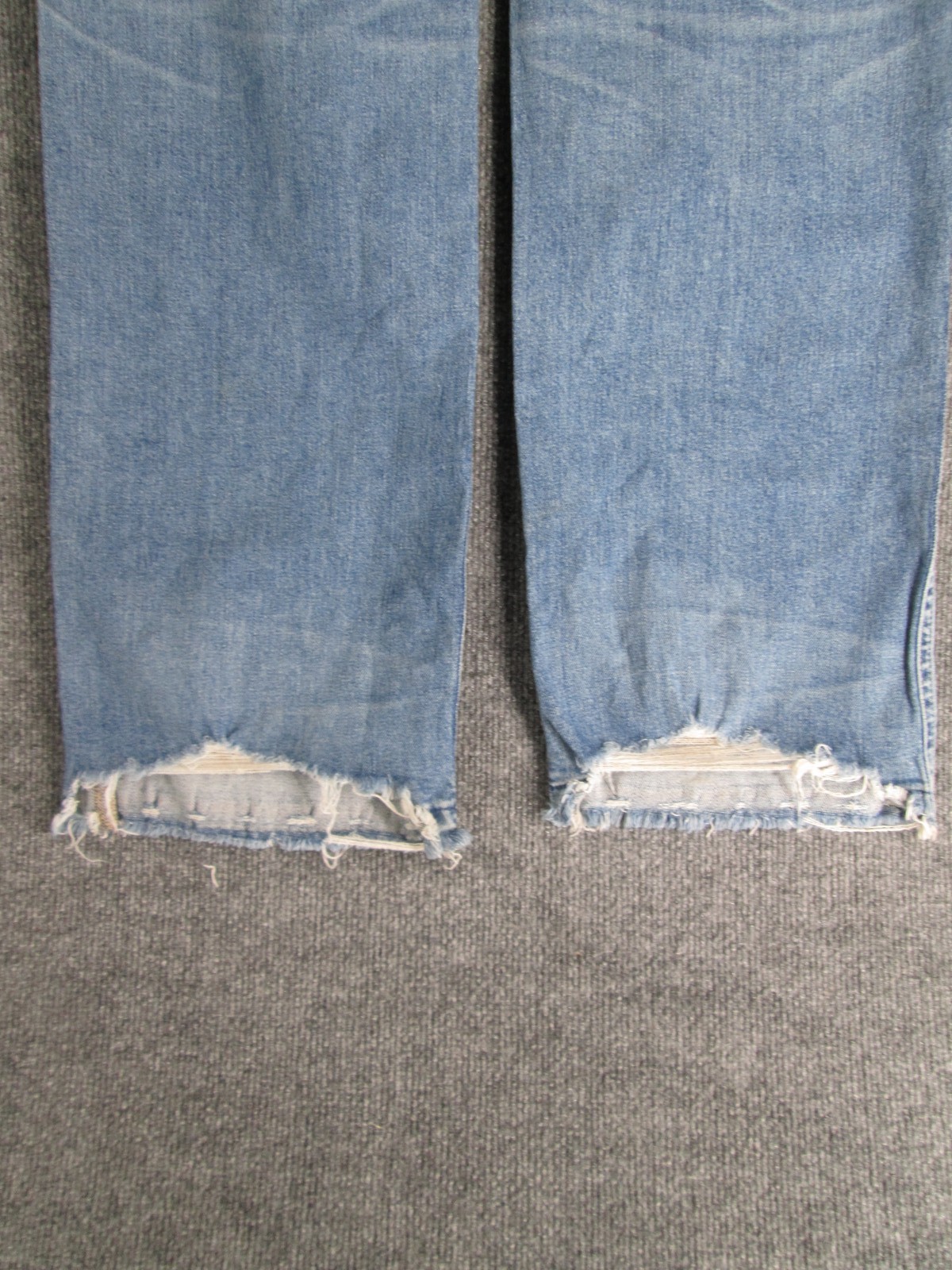 Gap Vintage 1969 Women’s Distressed Light Wash Flare Leg Jeans Size 12/31 Frayed