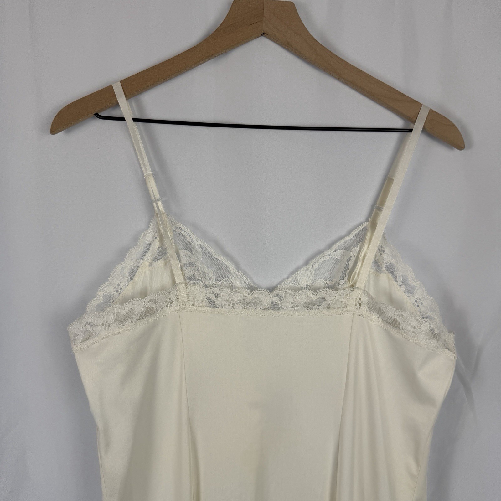 Vintage VANITY FAIR Full Slip Ivory Size 36 Lace Trim Indie Sleaze Dress Midi