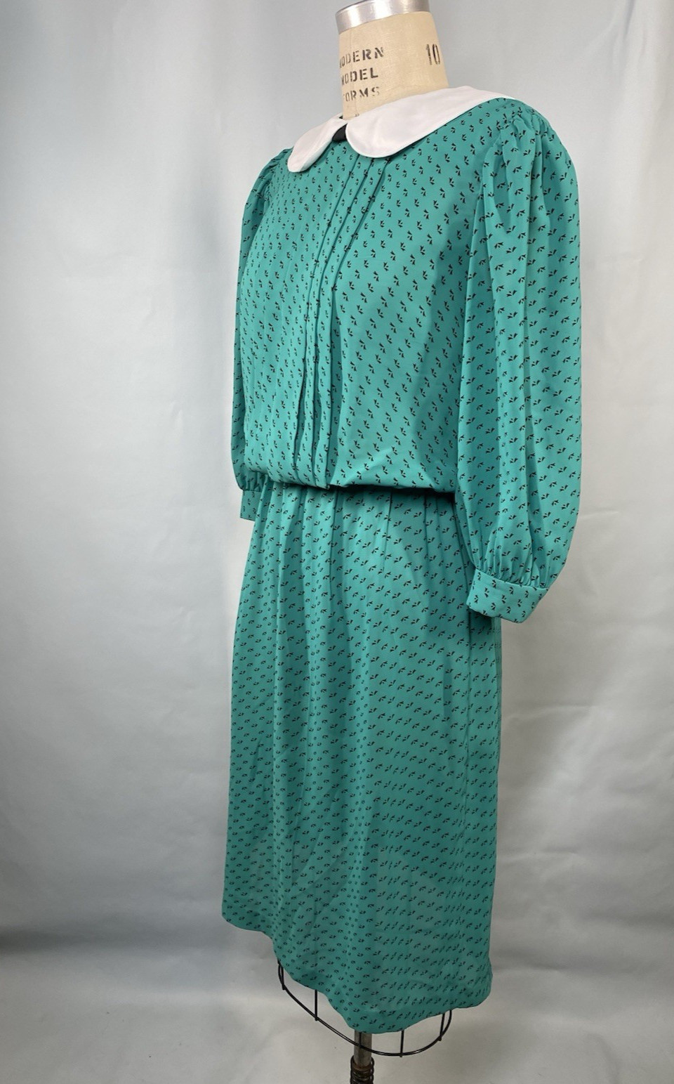Vintage Dress SIZE MEDIUM green Peter Pan collar ALEXIS FASHIONS 80s 70s modest