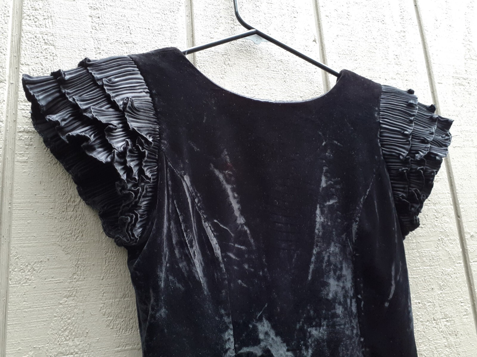 Vtg Nu-Mode Toronto Black Velvet Mini Dress Deep V Back Shoulder Pads XS Ruffled
