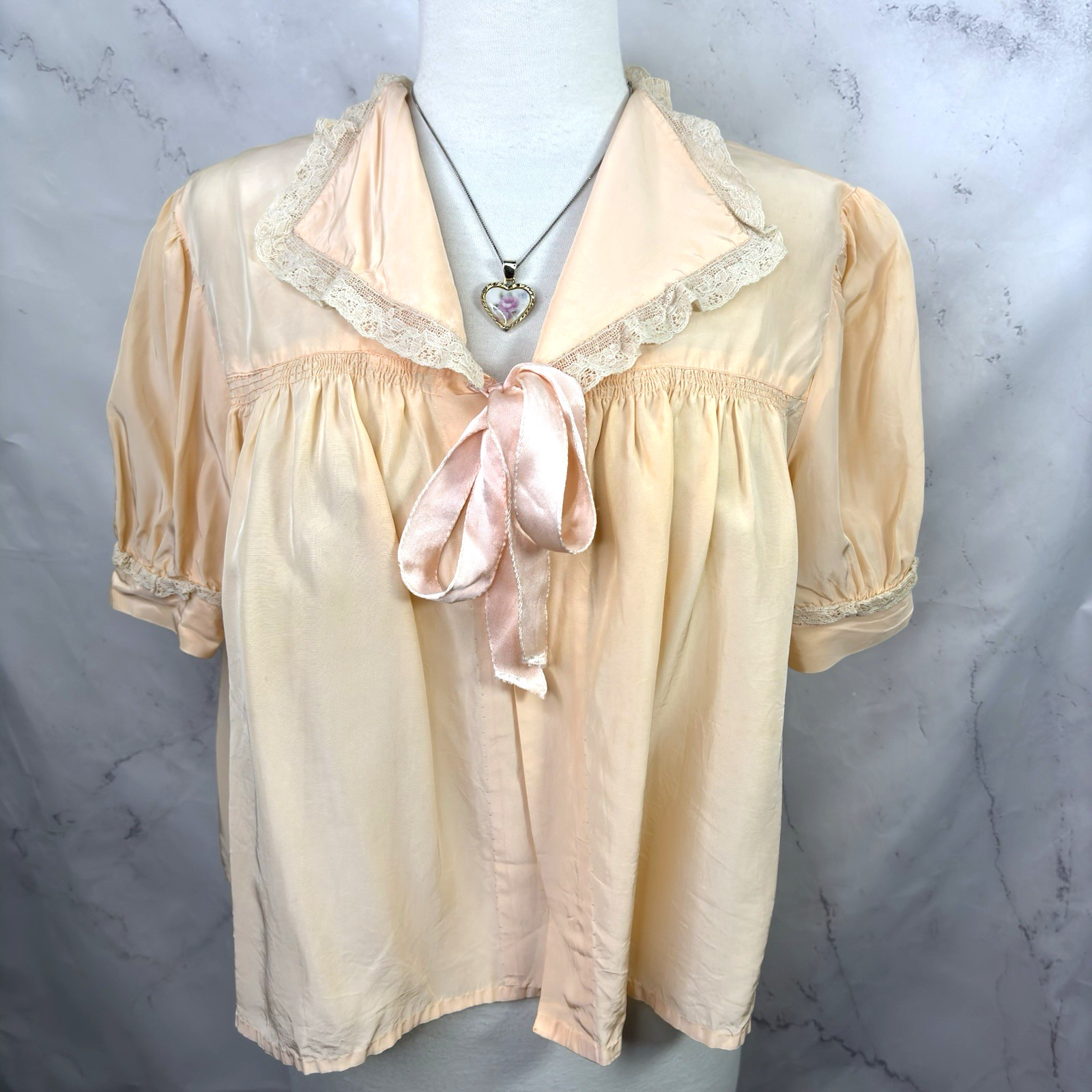 Vintage 1940s Peach Satin Bed Jacket Lace Peignoir Ribbon Lace Lolita Dainty M