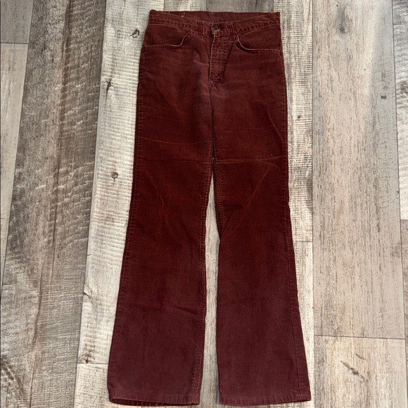 1978** VINTAGE**LEVI’S 684 Burgundy Corduroy Pants- size 29×34