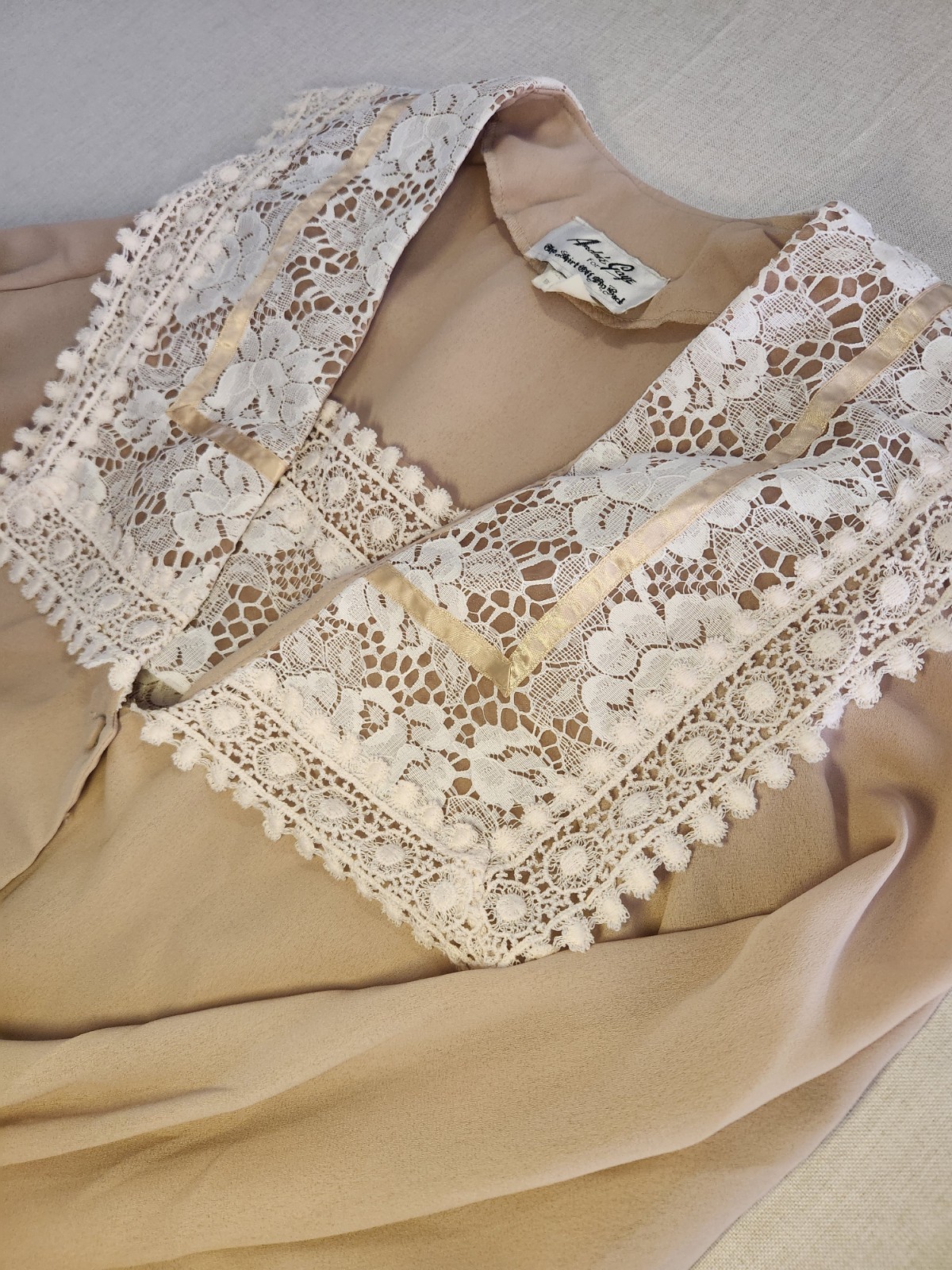 Archie & Gayle 1980s Beige Lace Collar ButtonFront Long Sleeve Blouse 11/12 #007