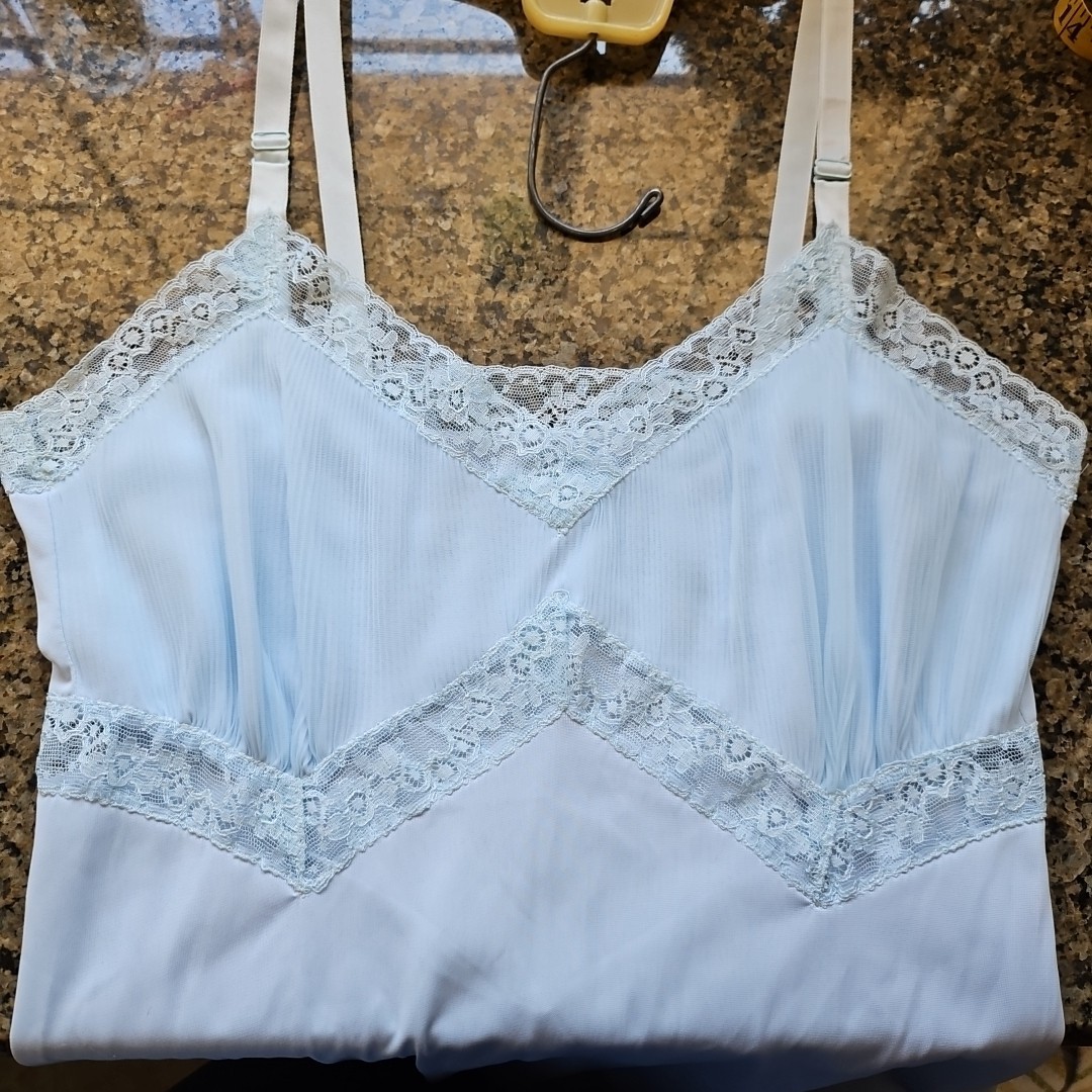 Vtg 50s Evette Baby Blue Full Slip Nightie Crystal Pleating Bodice & Lace 32″