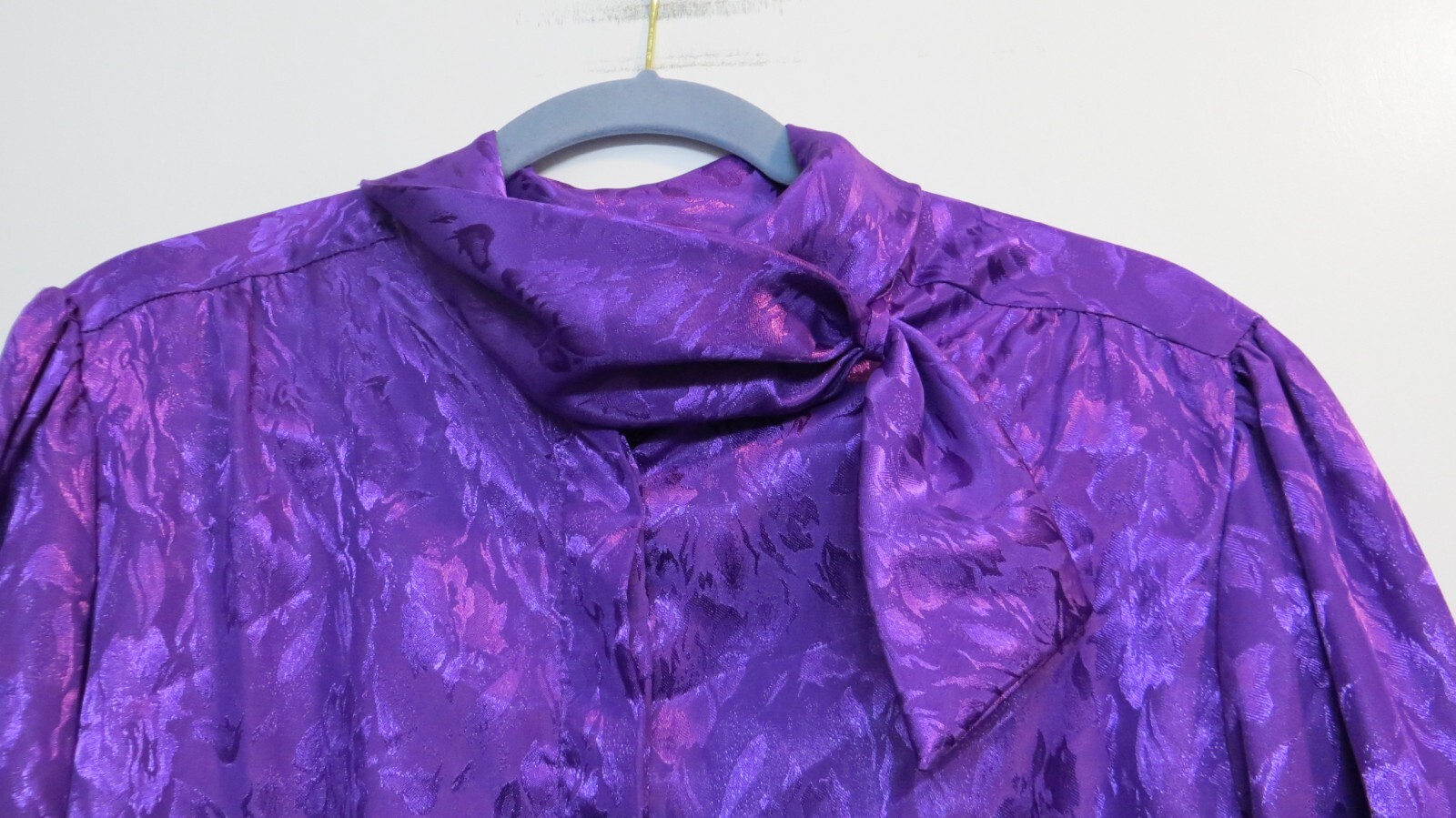 Vintage Lady Caribou Blouse Shirt Women Size 40 XL Button Up Shiny Purple Floral