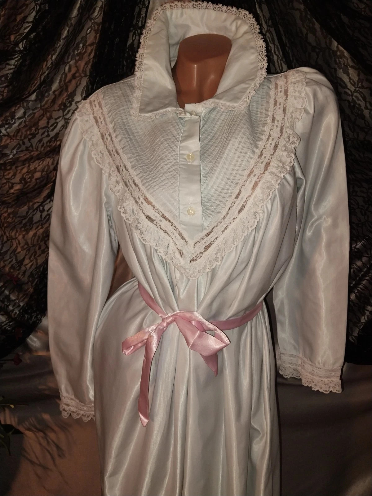 VTG SATIN Shiny pintuck Anastasia Coquette Cottagecore Nightgown Poets 40 42