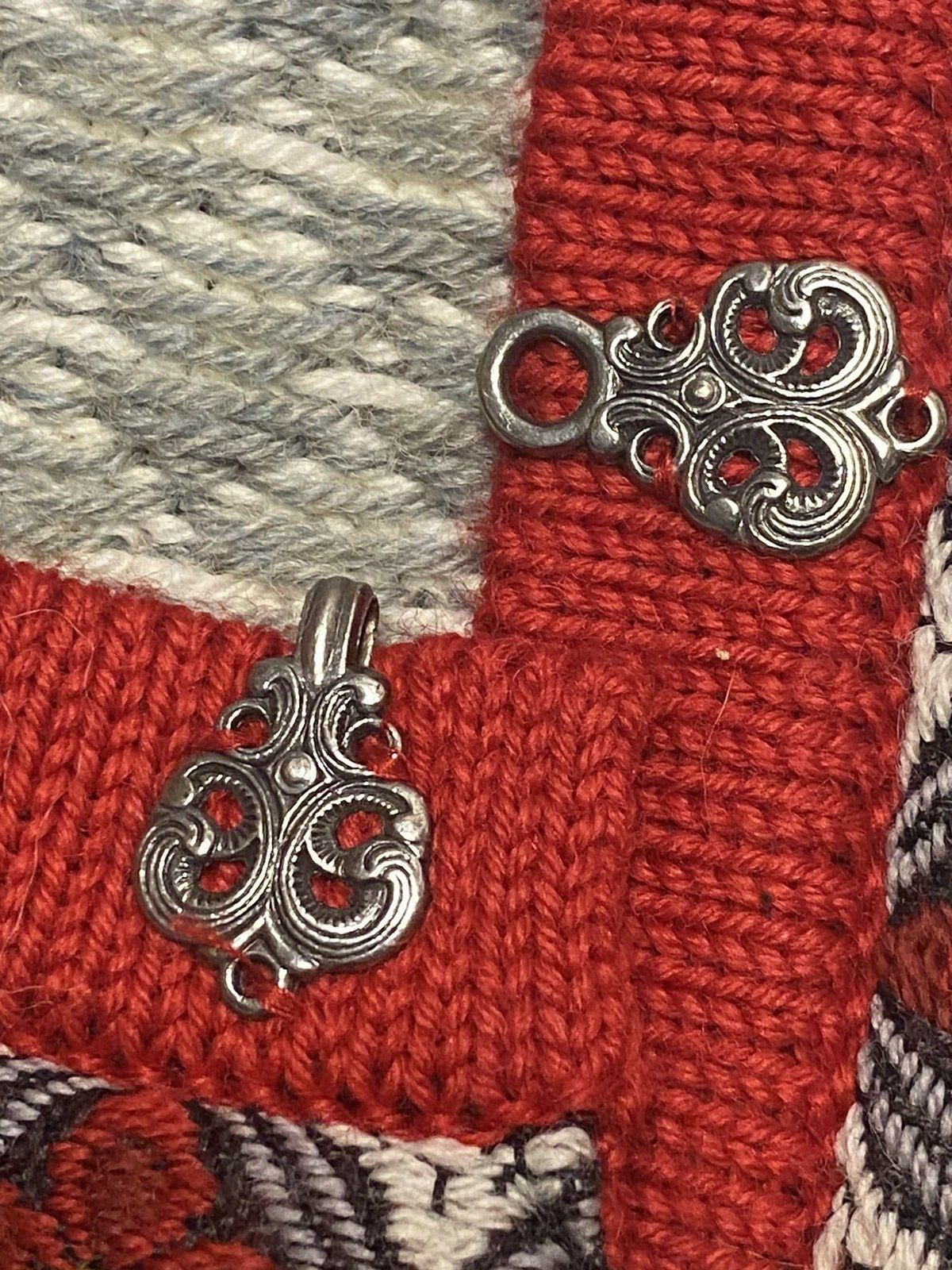 Vintage Dale of Norway Wool Sweater Silver Latch Hook Buttons Size Medium