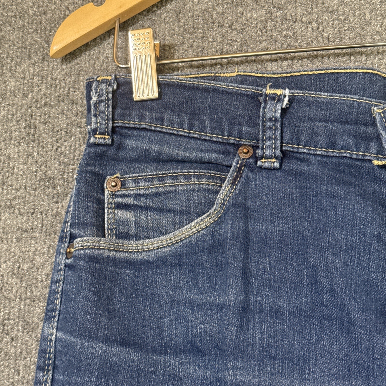 Levis Movin On Denim Jeans Size 34×32 Black Tab 5 Pocket Distressed