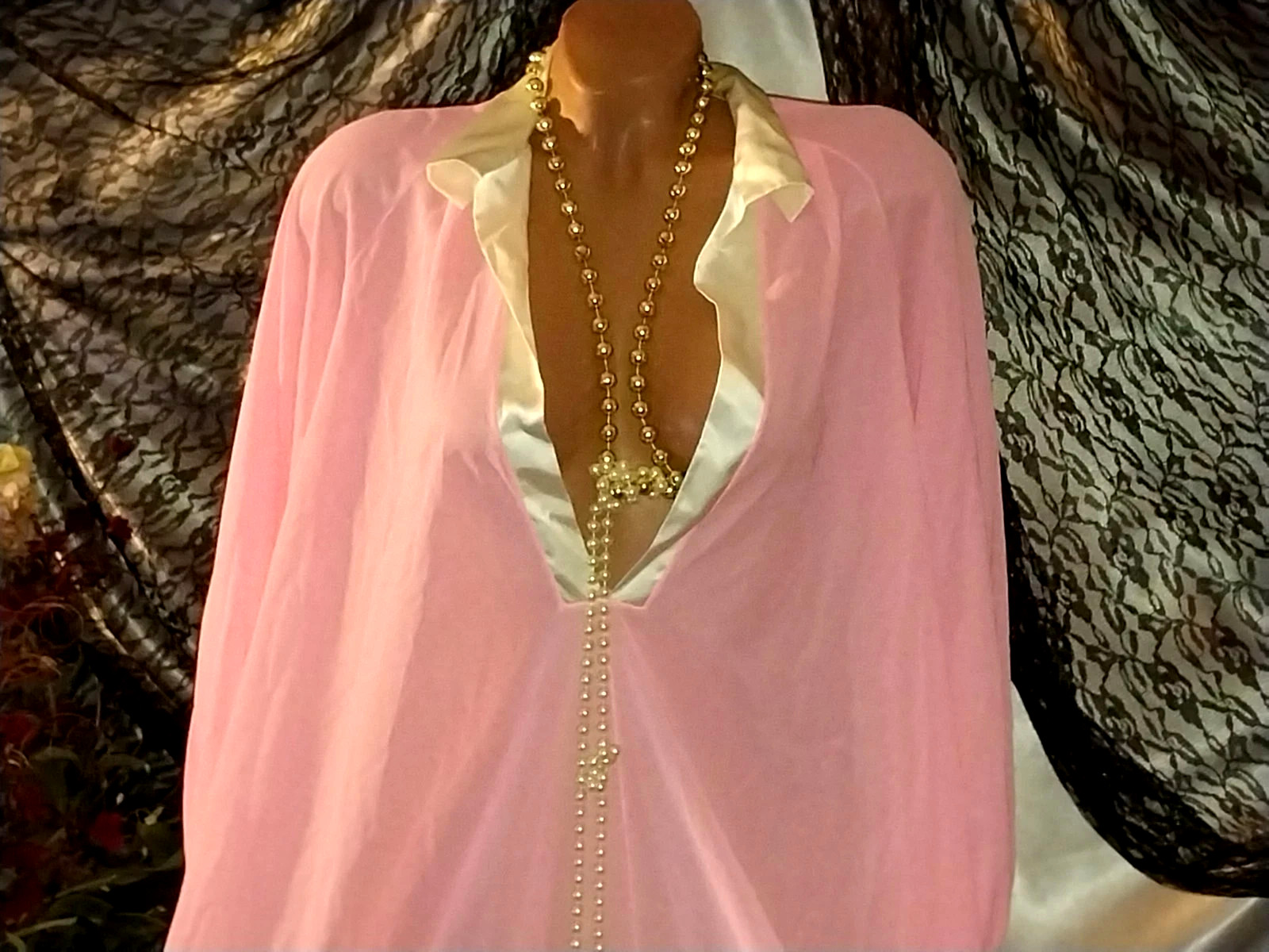 VTG SILKY NYLON PINK SATIN SWEEP FLARE NIGHTGOWN GOWN ANTIQUE PLUNGE COLLAR 48
