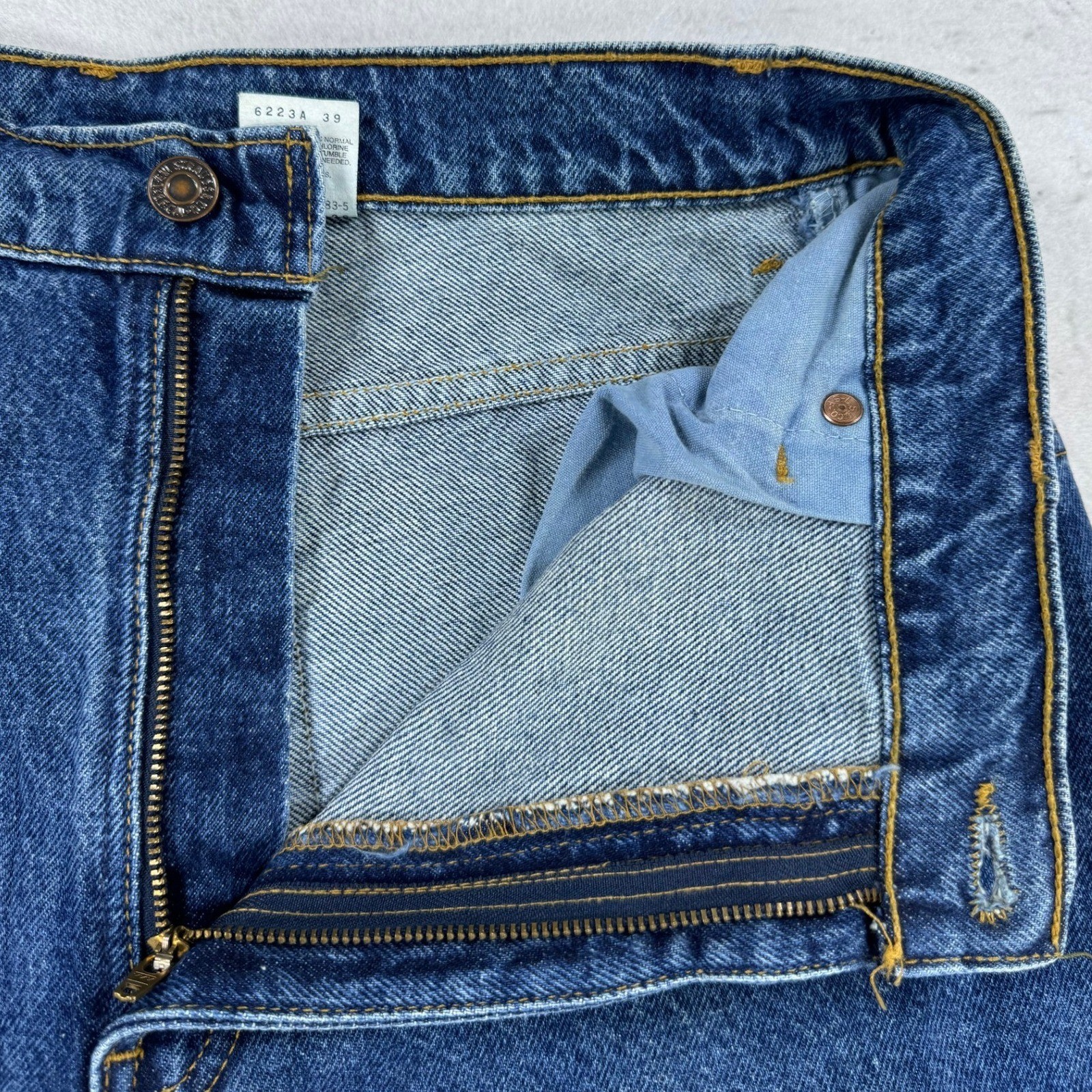 Vintage Levis 551 Relaxed Fit Tapered Leg Jeans Womens 14 Med Medium Wash USA