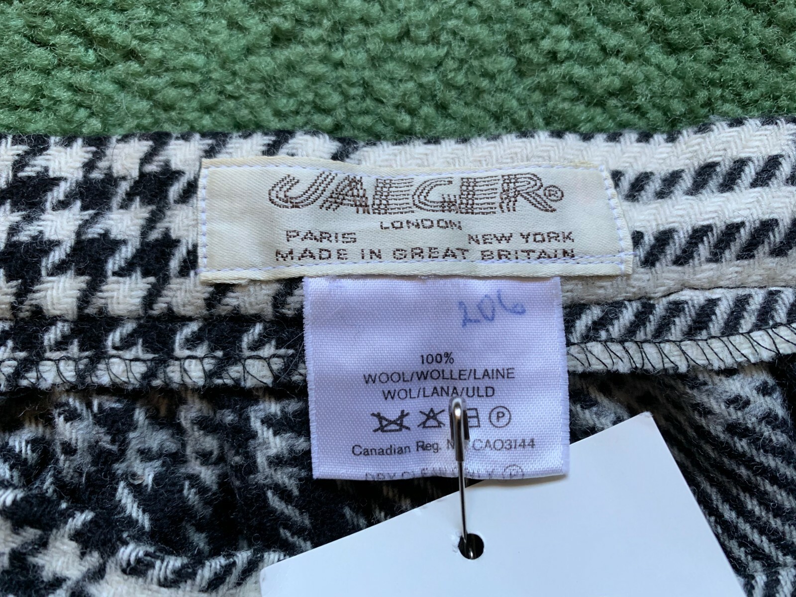 VINTAGE WOMENS JAEGER LONDON WOOL BLACK & WHITE TARTAN PLAID SKIRT KILT