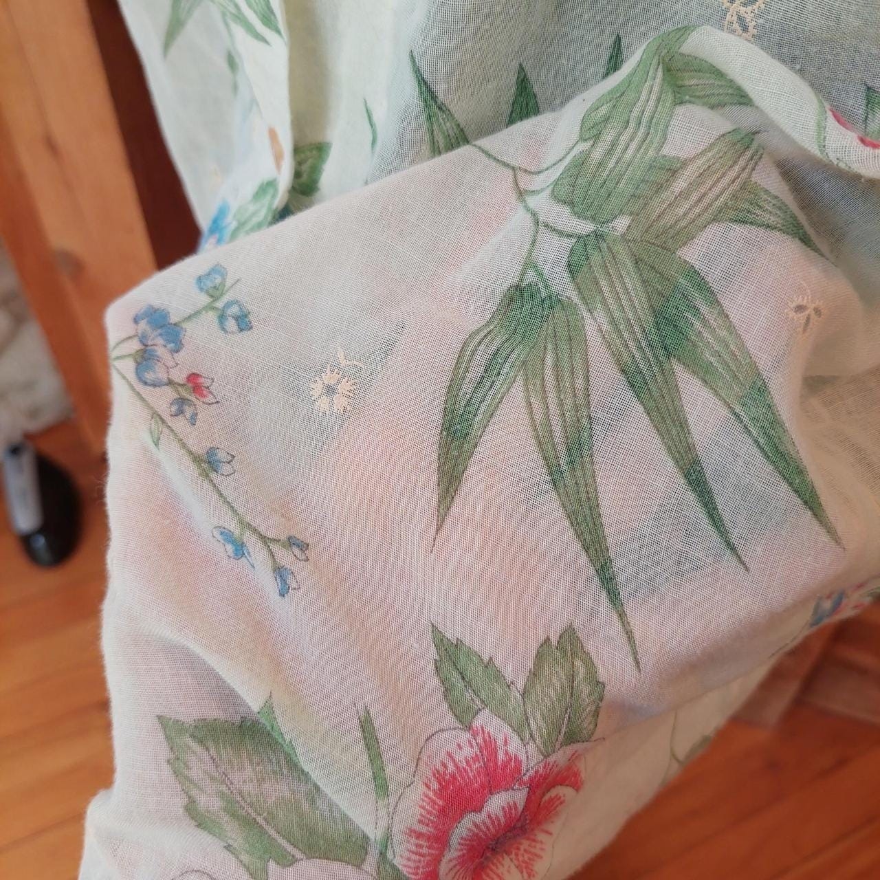 Vintage cream red, blue, and green floral short sleeve top with ruffle detail.