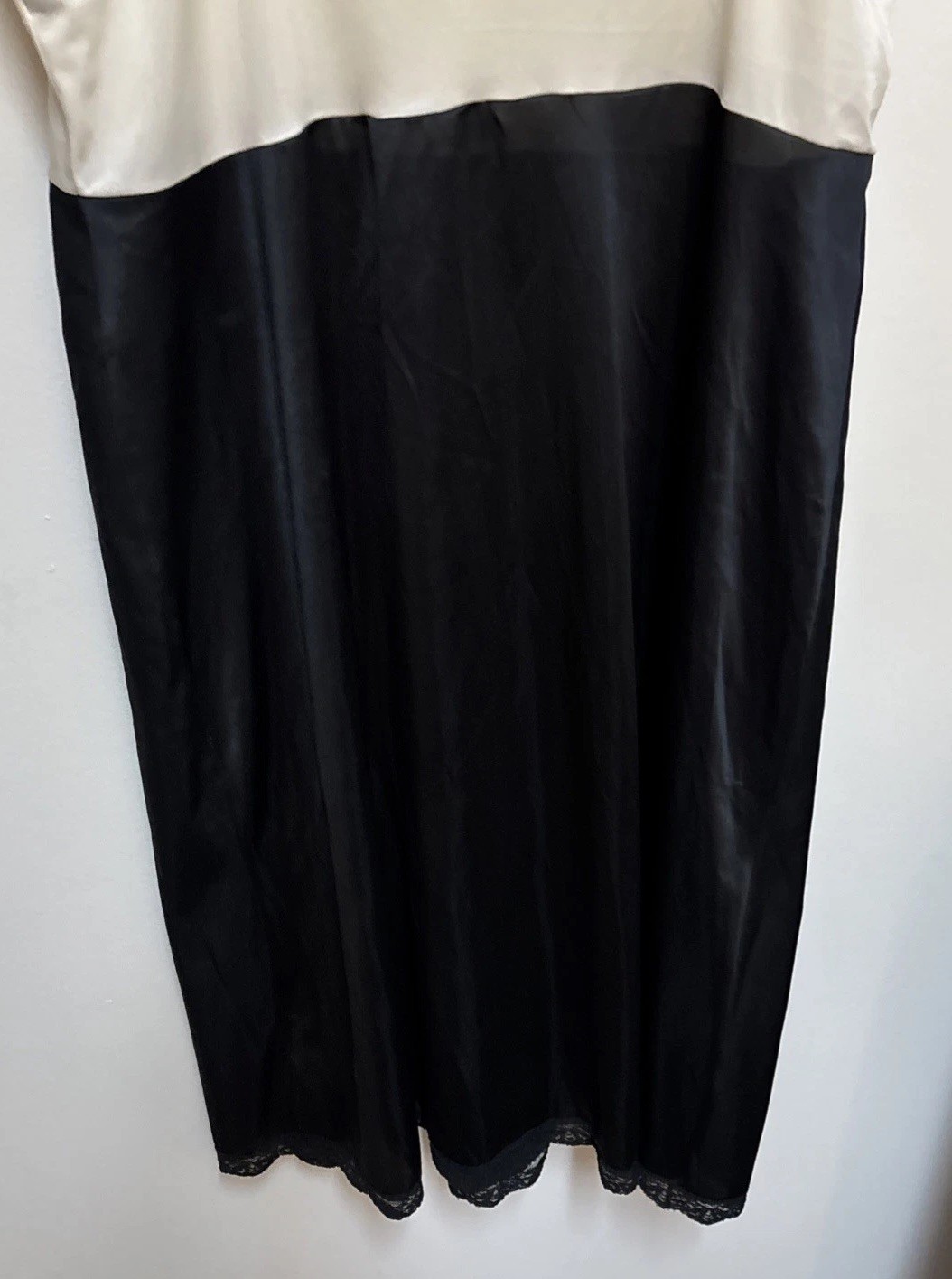 Vintage 1960s Sarah Smith Ivory and Black Full Slip Size 40 Anti-Satic Style 799