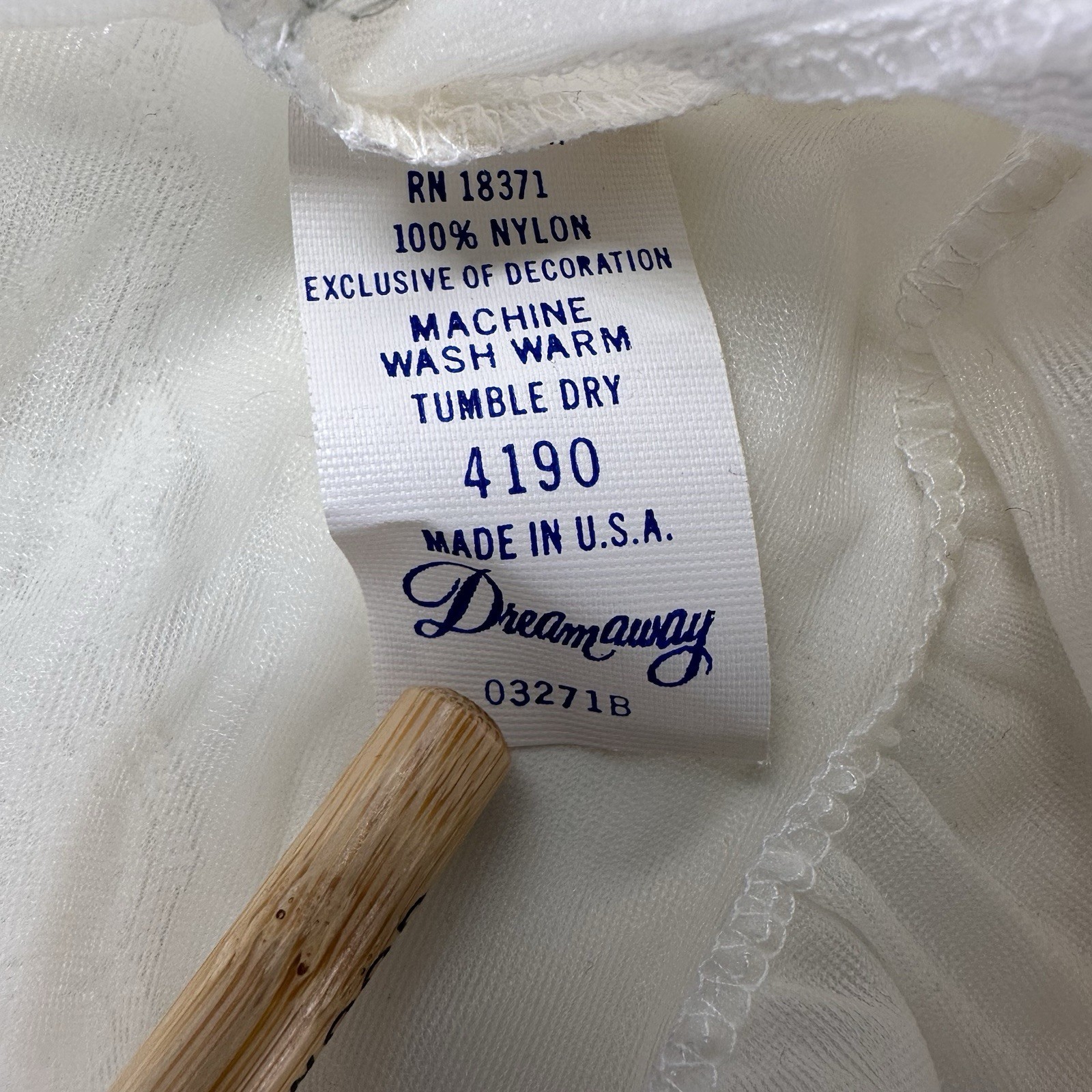 DREAM AWAY Vintage 70s Peignoir Robe Ivory Medium Bridal Lace Coquette
