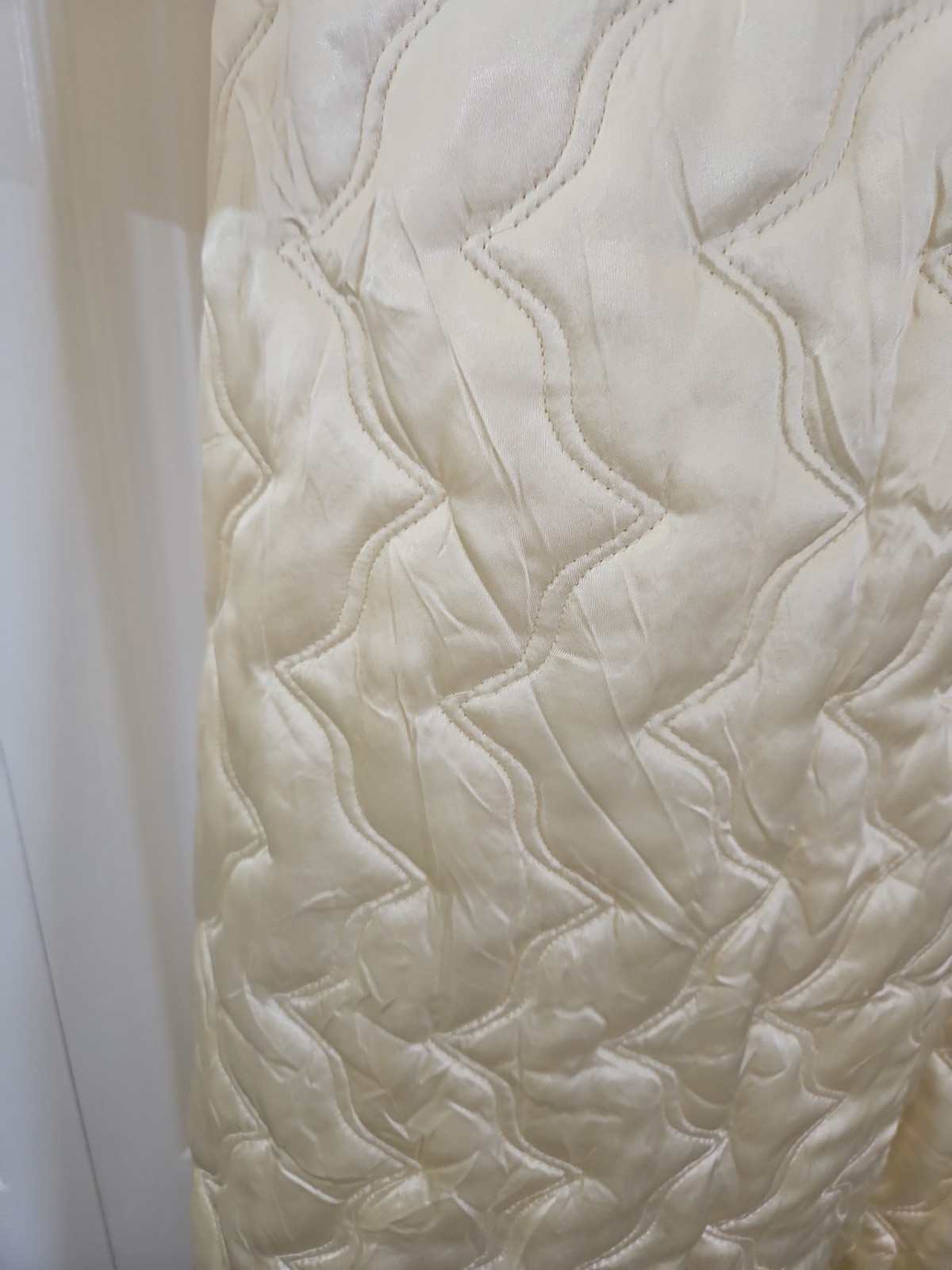 Vintage Quilted Silky Satin Robe Housecoat Size Small? Long Covered Buttons