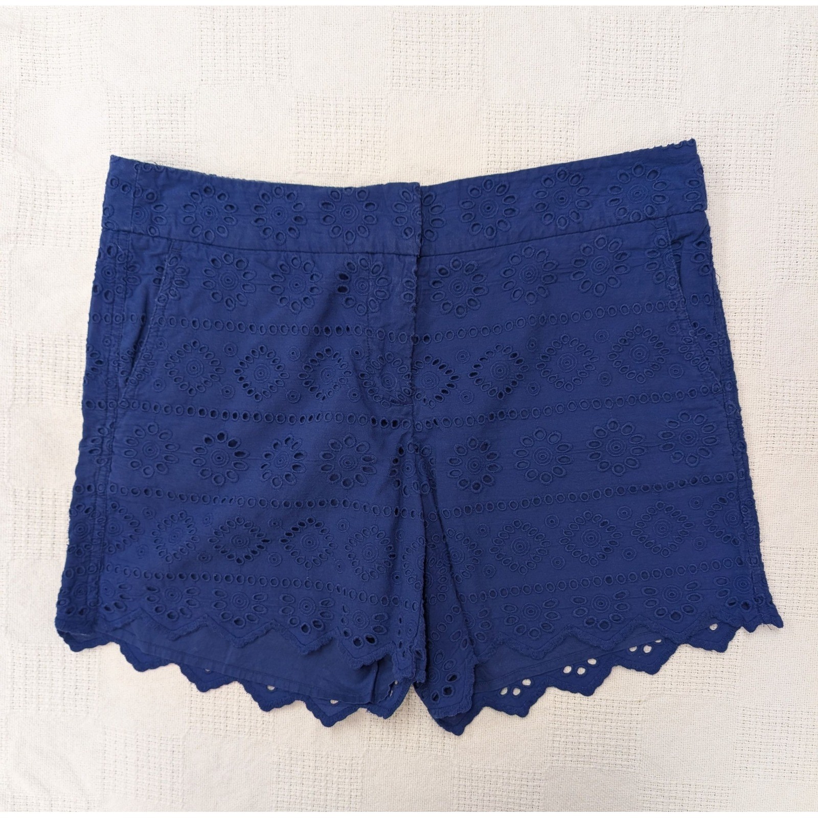 Vineyard Vines Womens Eyelet Shorts Size 10 Blue Embroidered Scalloped Hem Lined
