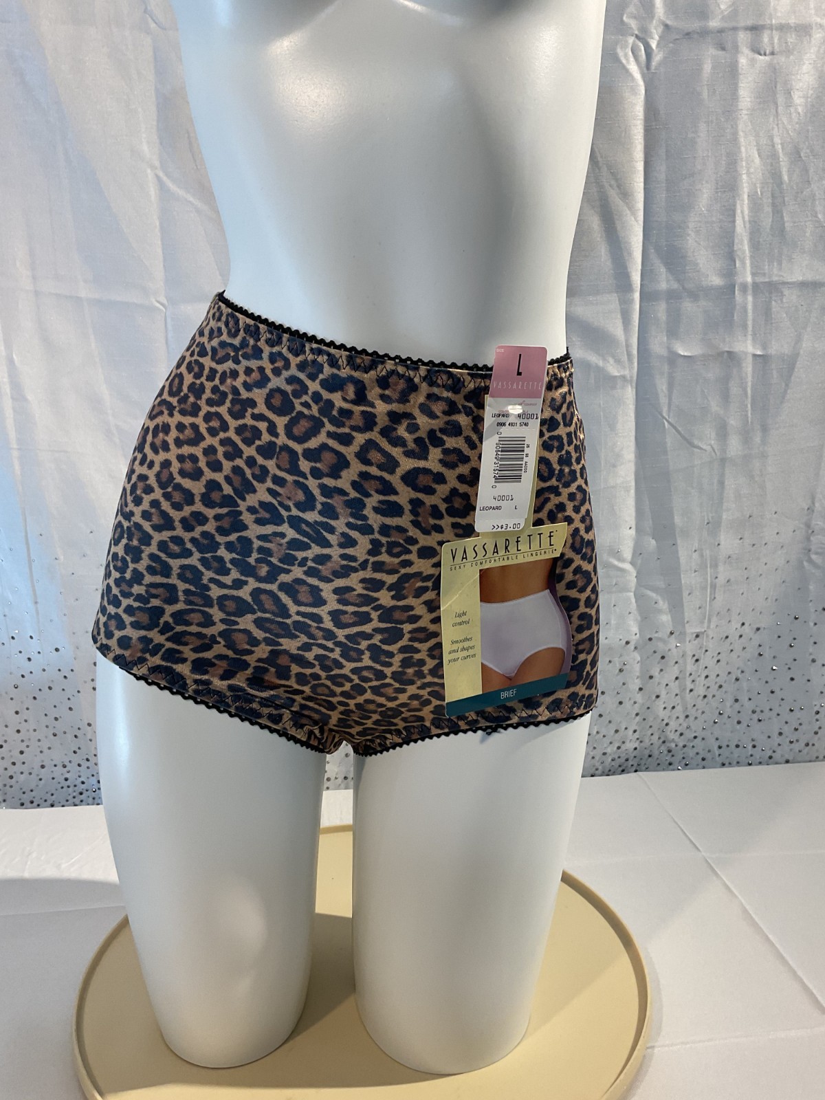 VASSARETTE vintage NWT Leopard Brief Panties size L