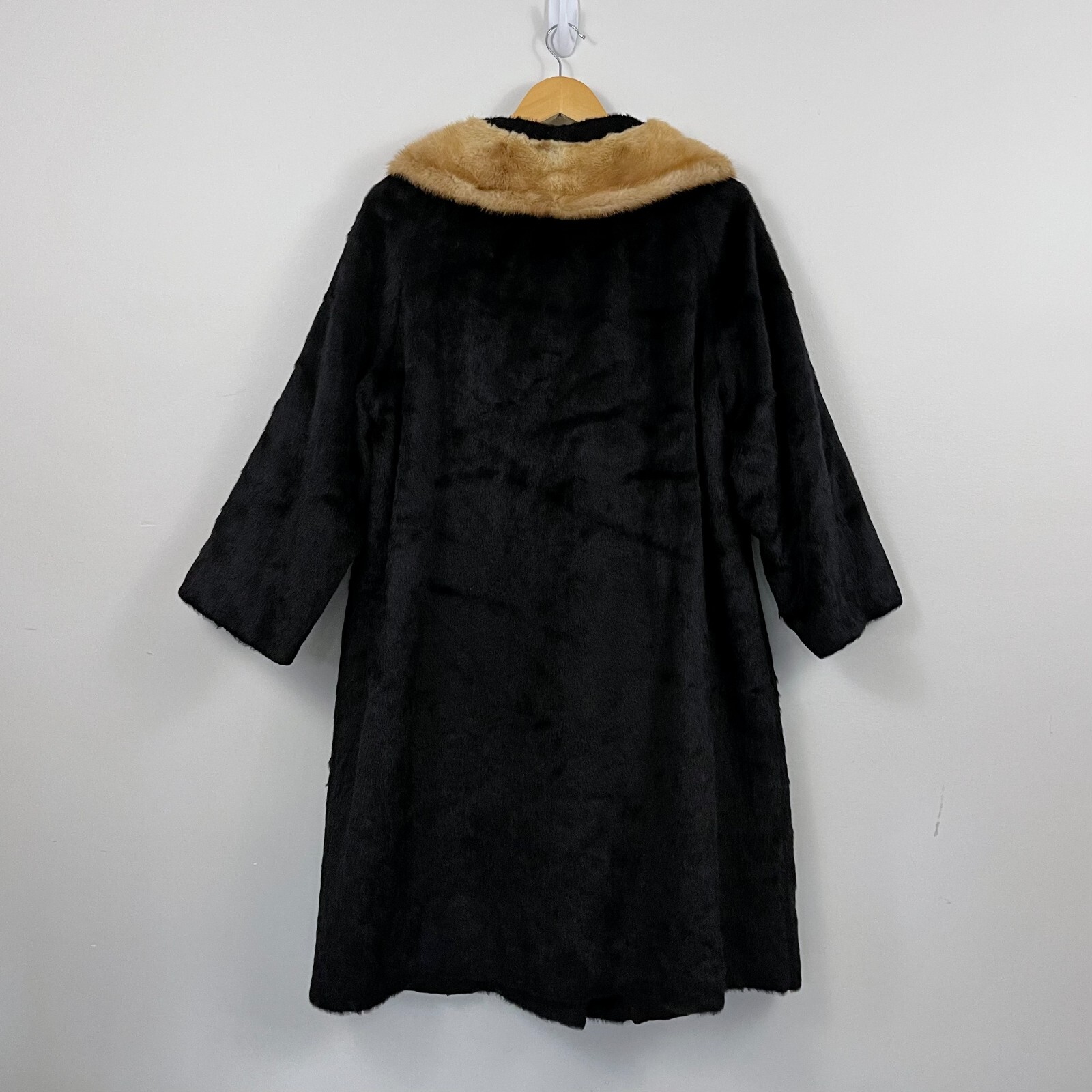 Vintage 1950s-1960s Eaton’s of Canada Coat Salon Fur Coat
