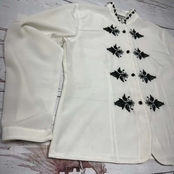 Dress Barn Embroidered Button Down Blouse White M Vintage Vibe