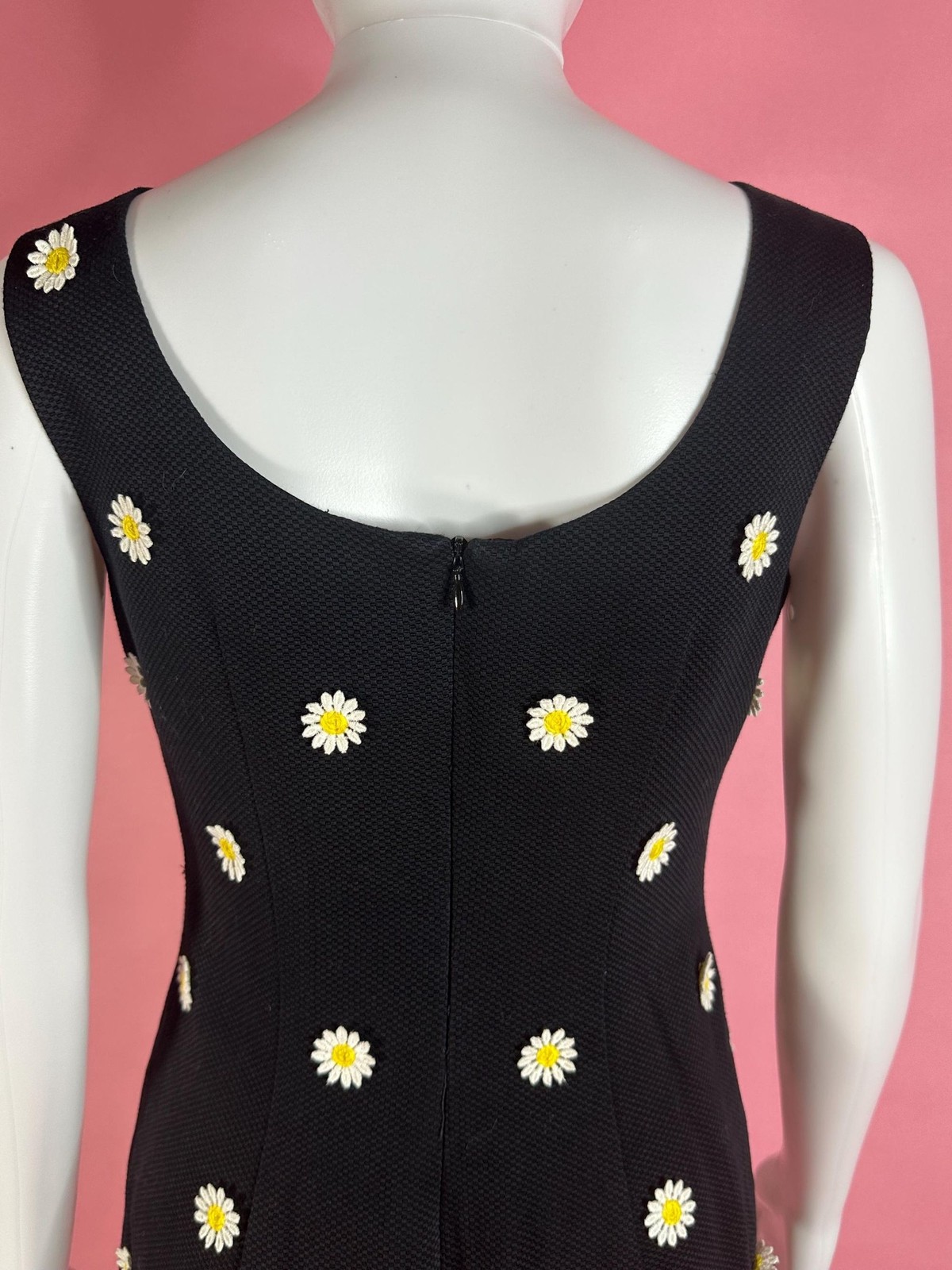 1990s-Y2K LAUNDRY by SHELLI SEGAL Waffle Knit Floral Daisy Appliqué Dress. XS-S