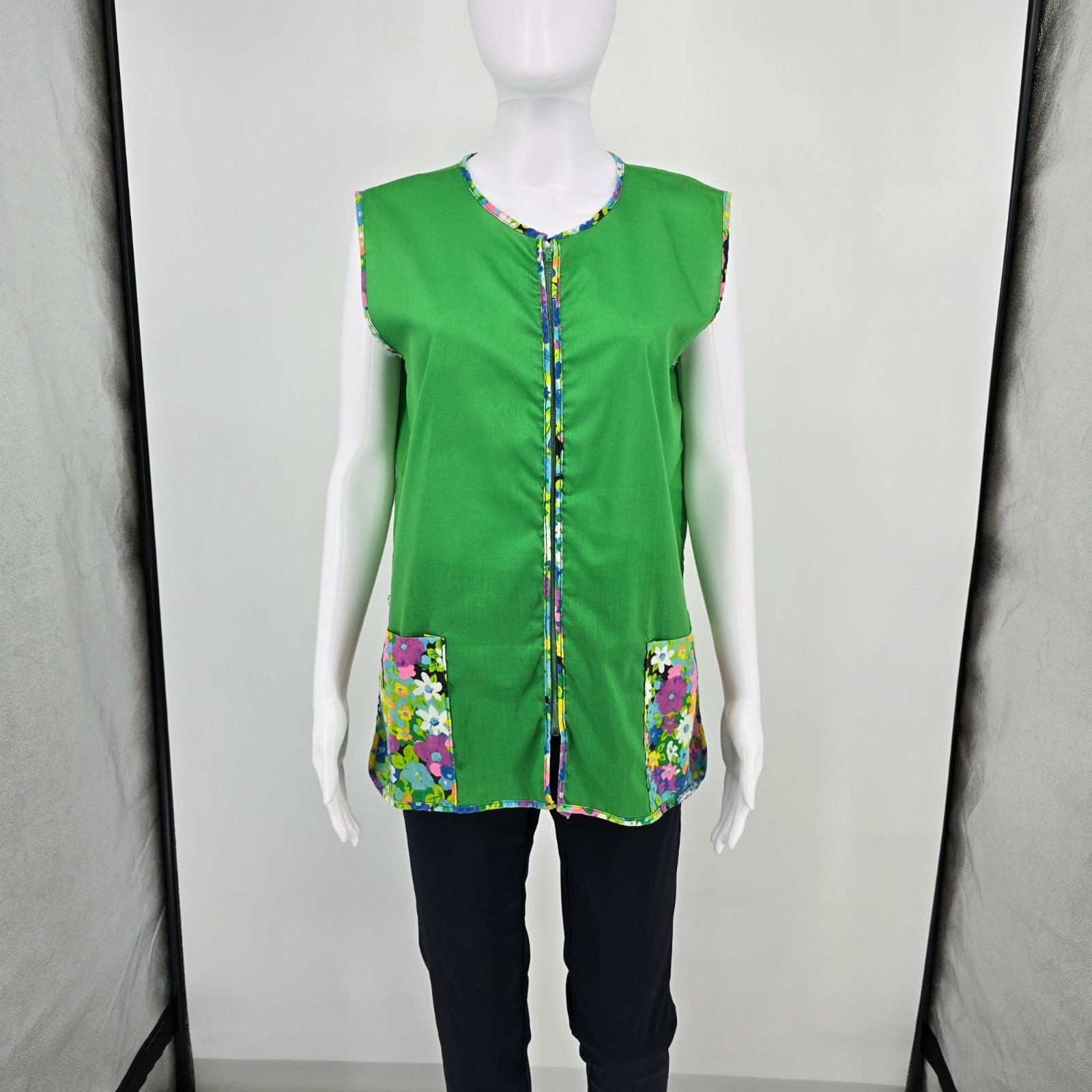 Vintage 1960s Women’s Kelly Green Floral Trim Zippered Patch Pocket Mod Vest (L)