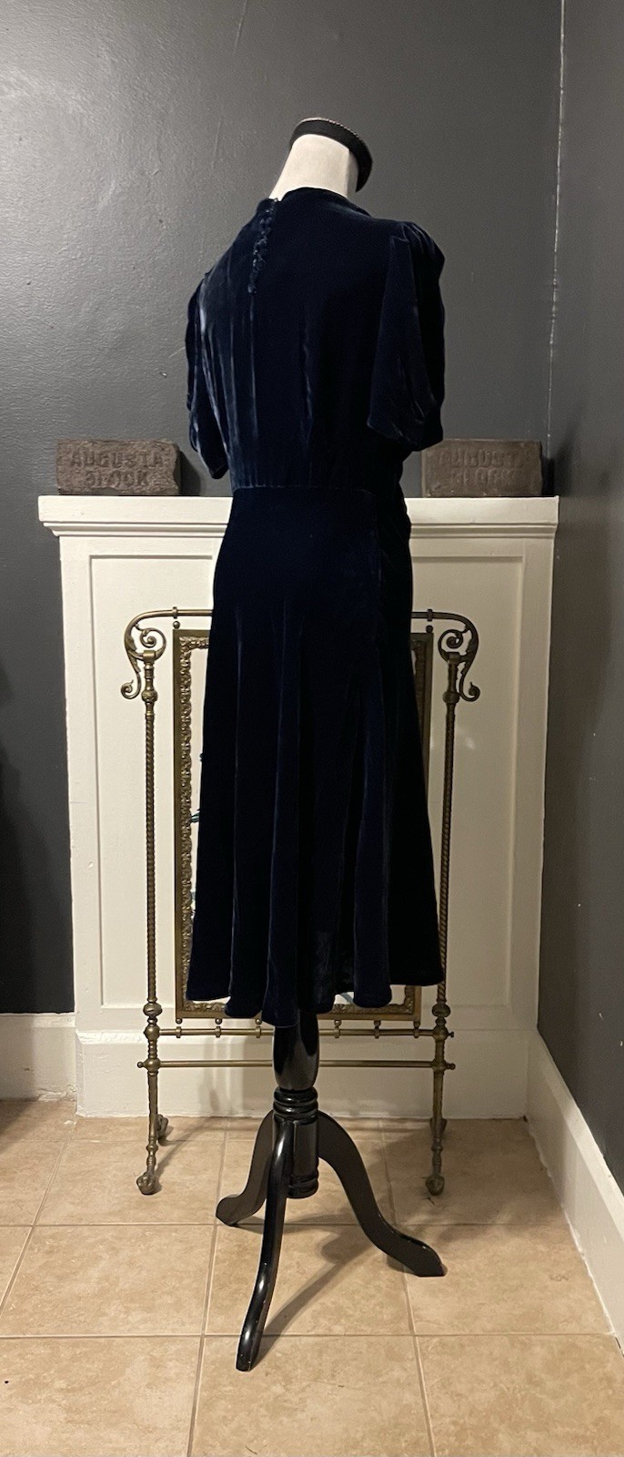 1940’s Vintage Velvet Dress In Midnight Blue
