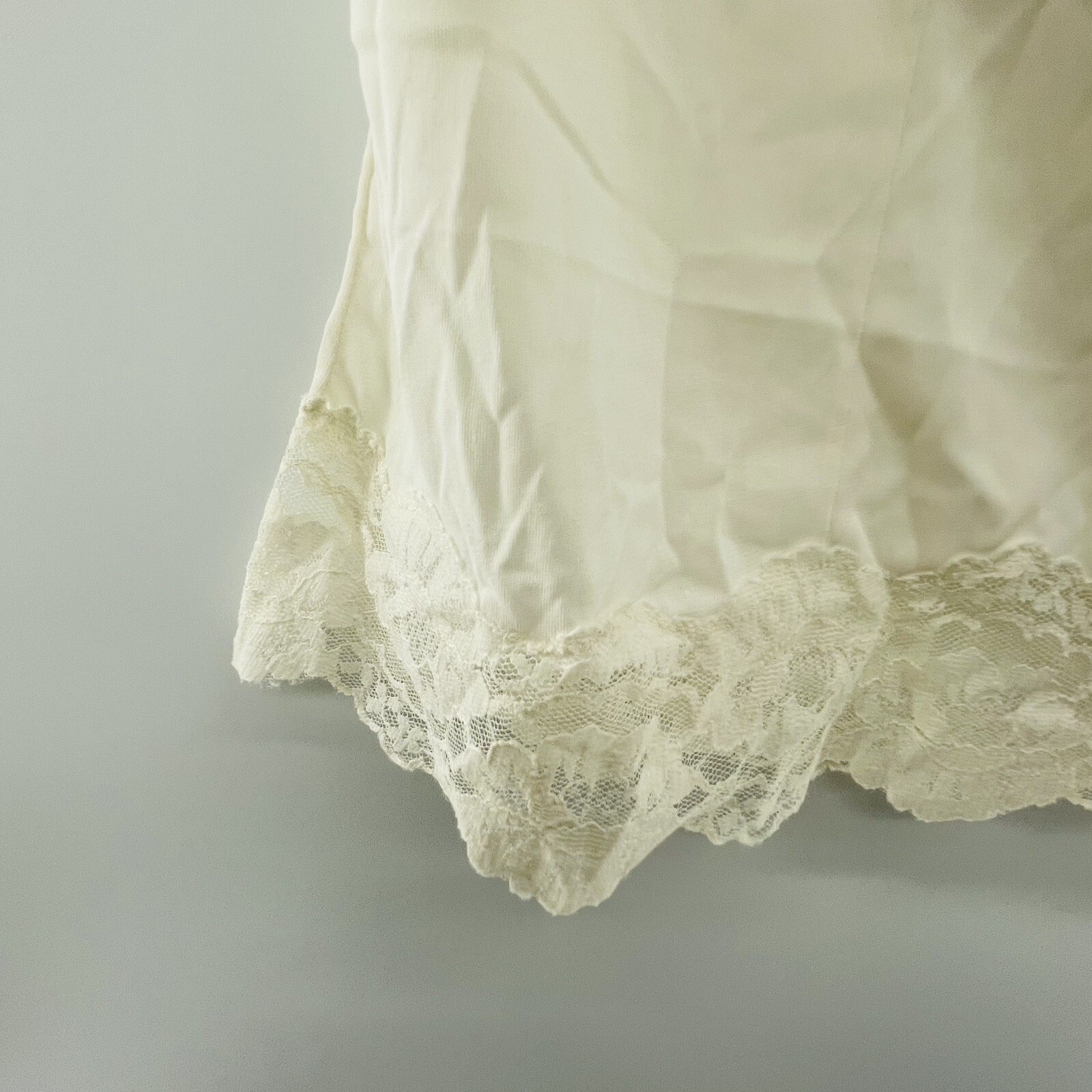 Vtg LOOMCRAFT White Half Slip Floral Embroidered Lace Silky Nylon Lace L USA