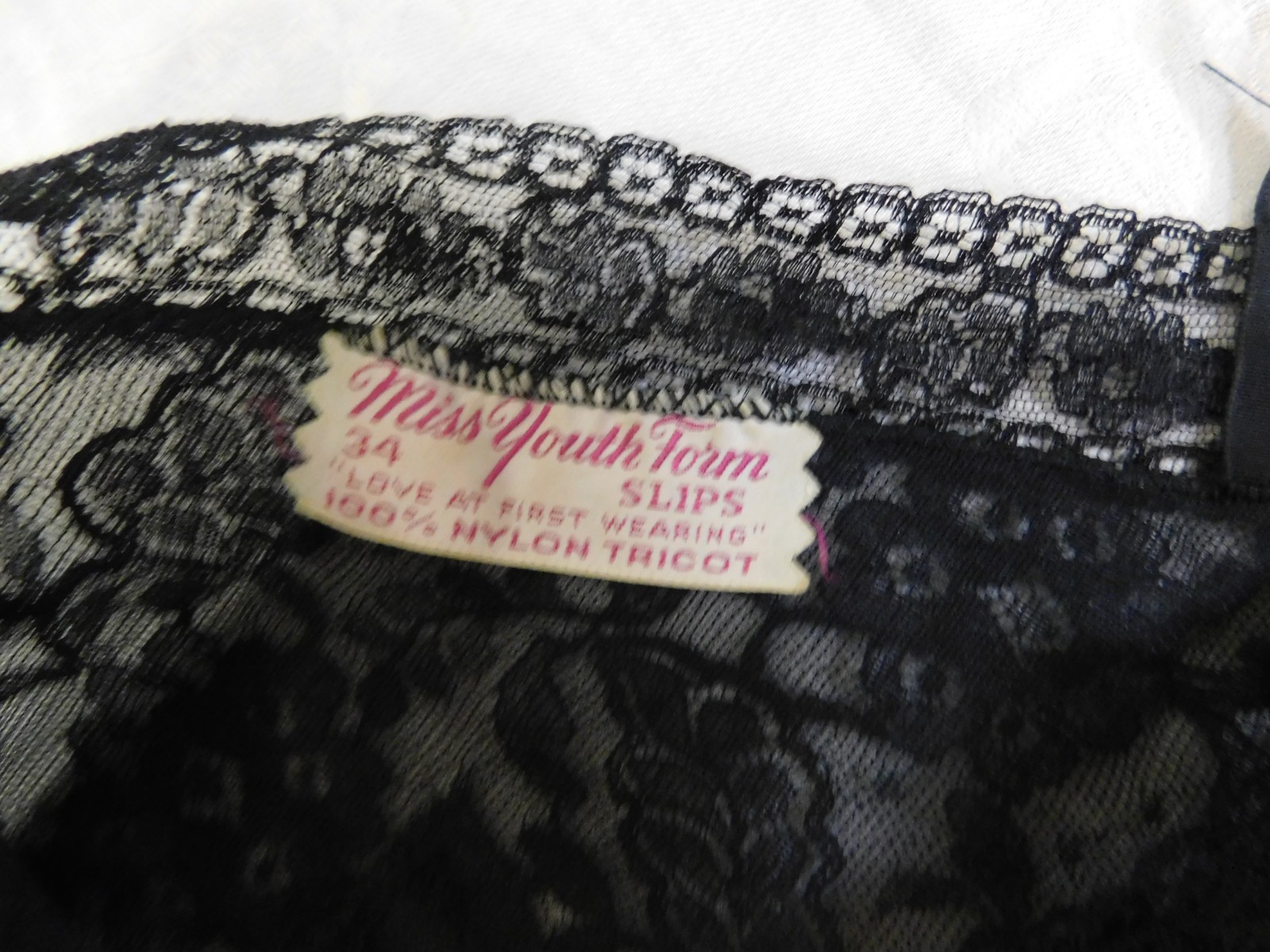Vintage MISS YOUTH FORMS Silky Lacey Full Slip Black Size 34 29″ Waist