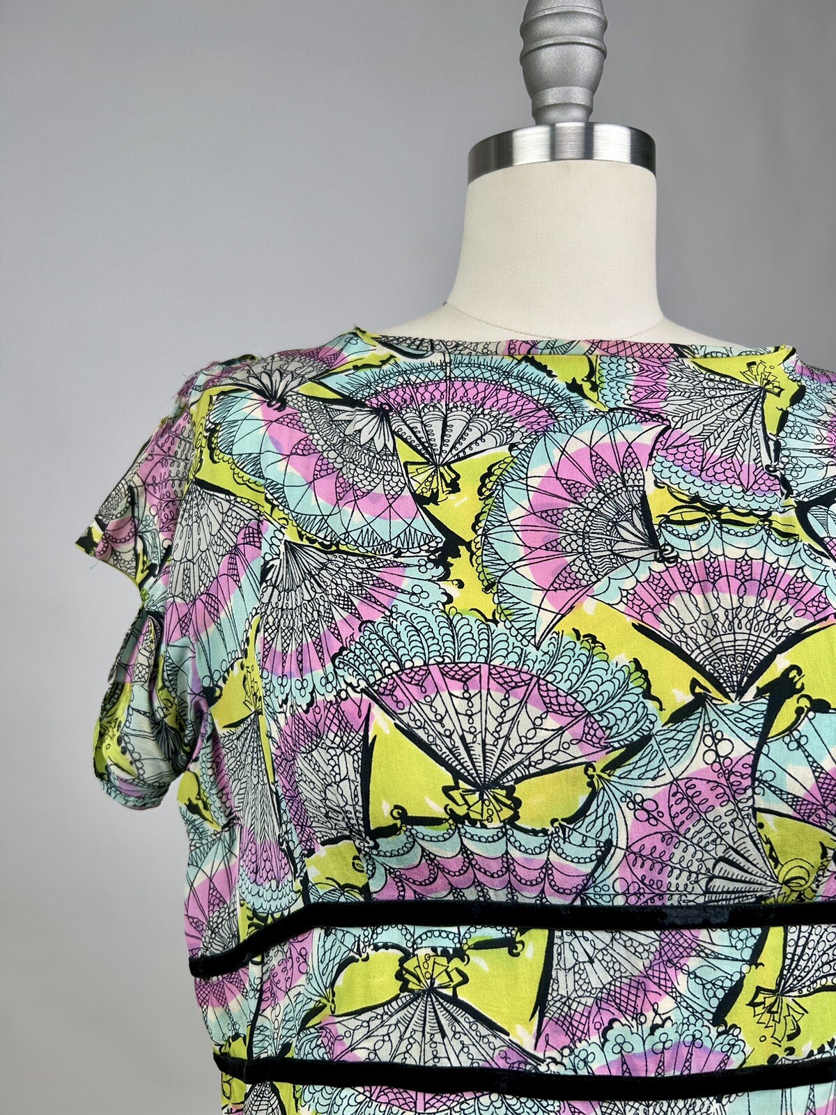 Vintage 1940s Silk Novelty Fan Print Dress Blue Pink Green Black Velvet Ribbons