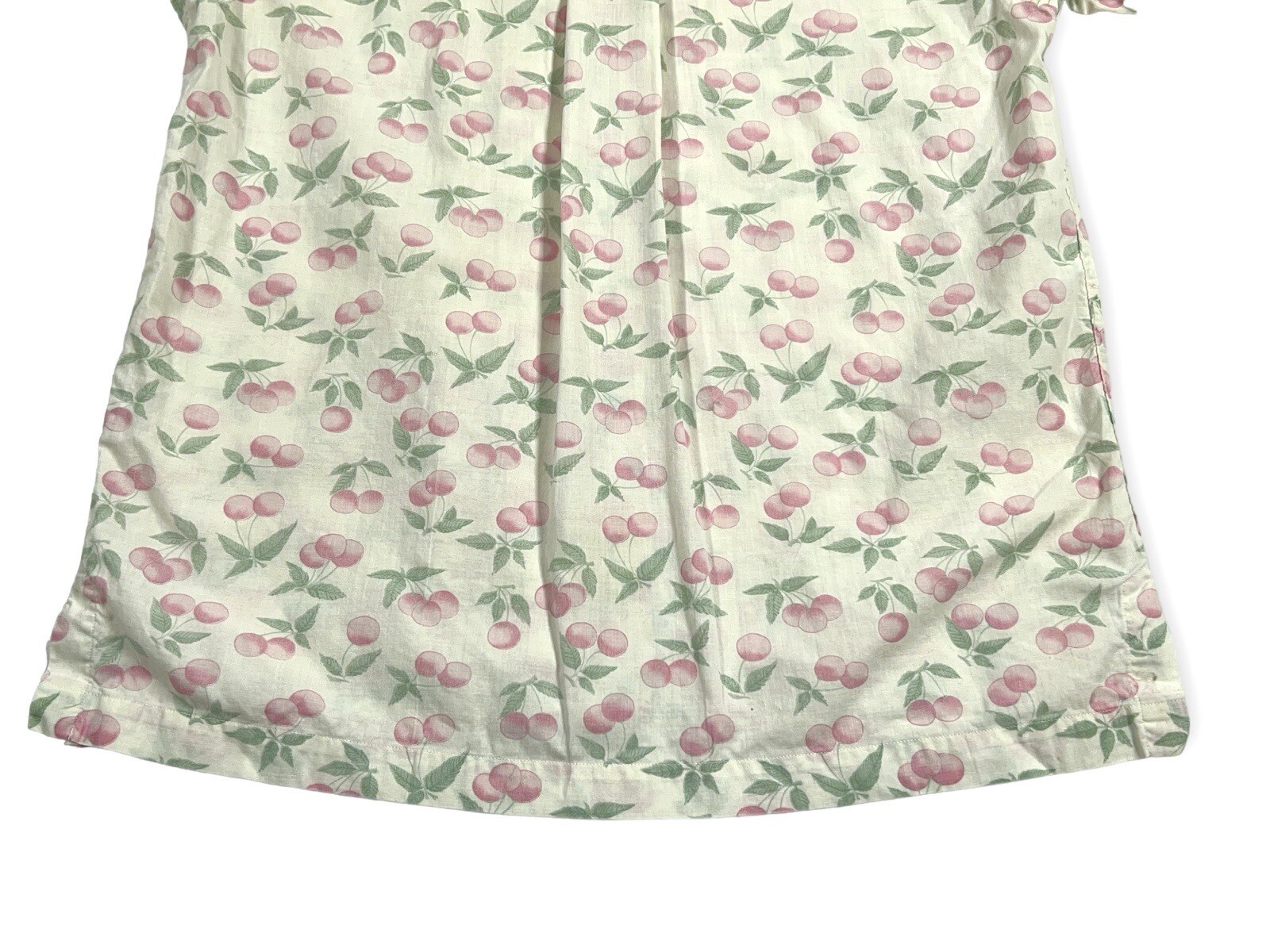 VINTAGE 1950S WOMENS LOOP COLLAR CHERRY PATTERN ALL OVER BUTTON UP 12