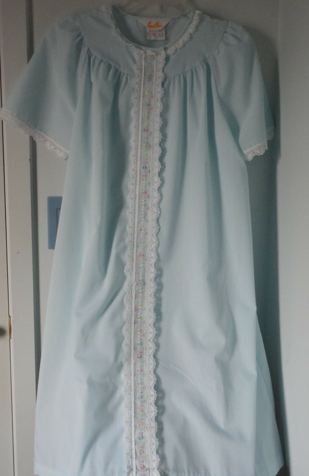 Vintage Smart Time Robe Poly And Cotton Size 14 Snap Front Closure Embroidery