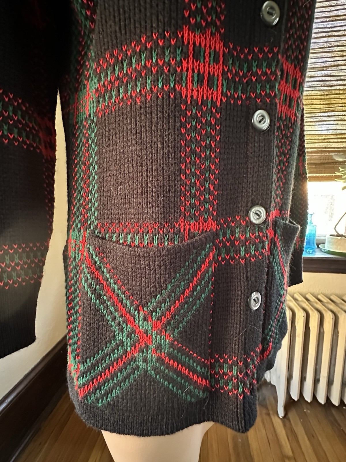 Vintage Plaid Button Up Sweater Black/Red/Green with Collar and 2 Pockets No Tag