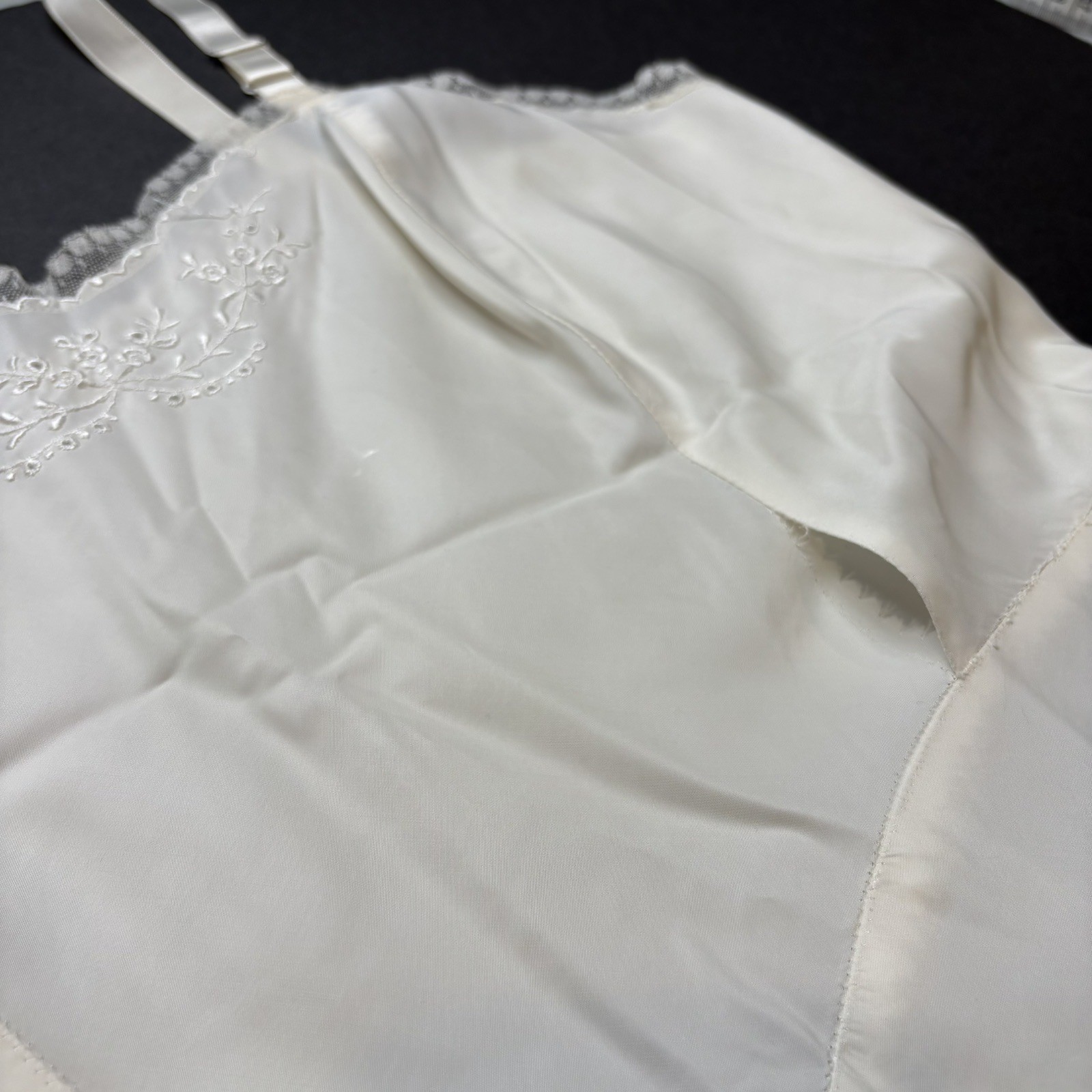Vtg Barbizon Ladies Full Slip Dress Sz 14 Taffreda Ivory Slippery Nylon Lingerie
