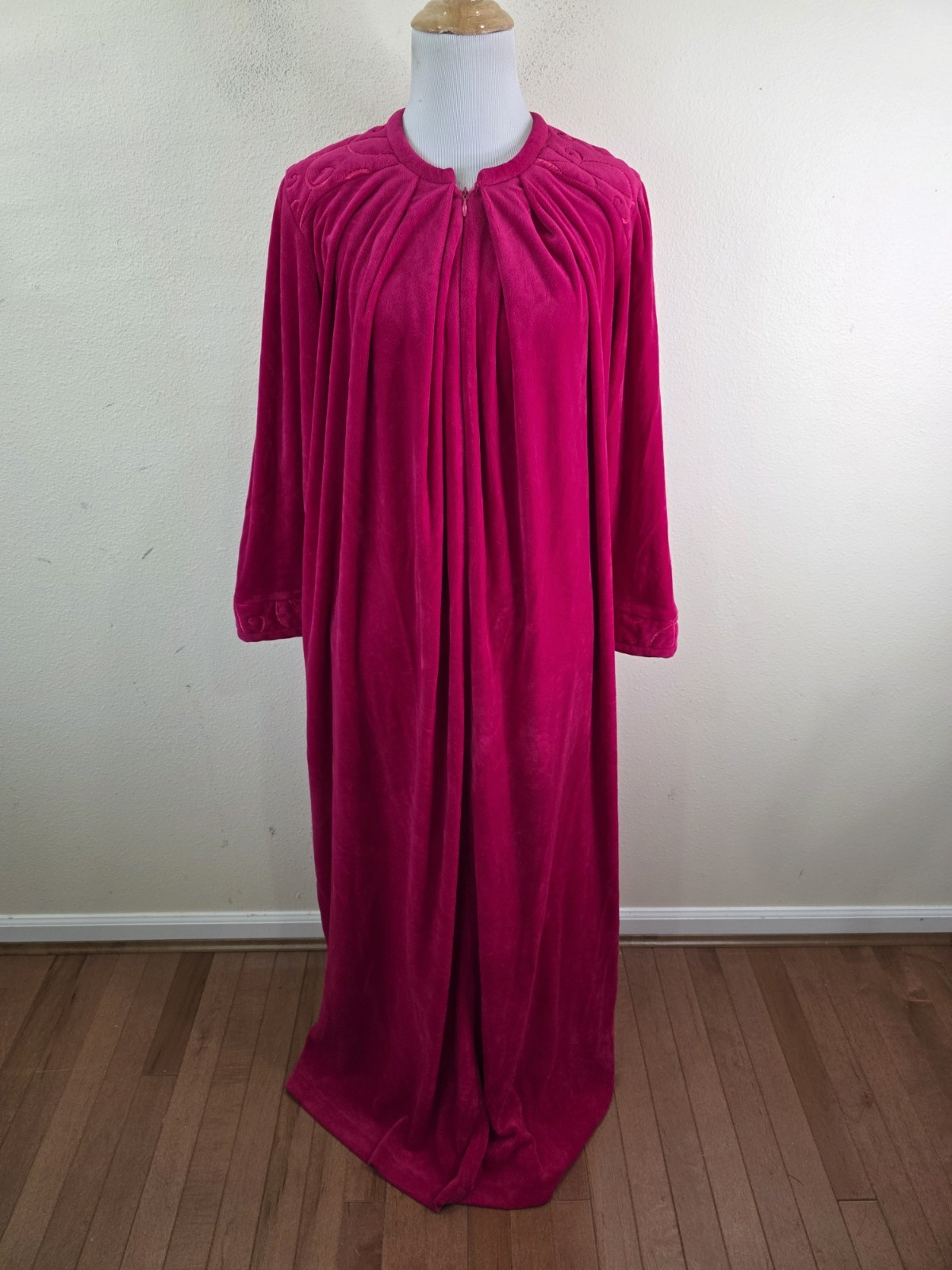 Diamond Tea Women’s Magenta Pink Velour Zip Up Robe Size Medium Petite