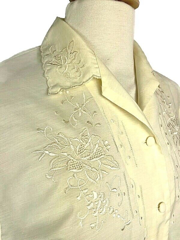 Vtg. DAFFODIL Women’s Ivory Embroidery Cut-Out Button Front Blouse Top Size: L