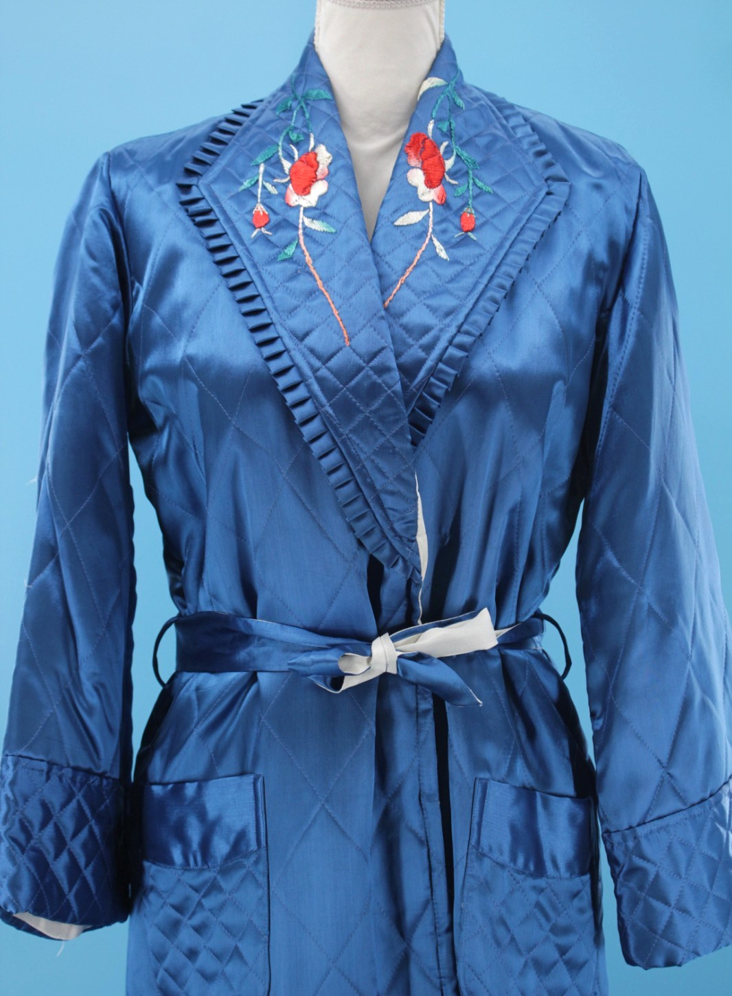 VTG Womens 50s 60s Blue Embroidered Rayon Korean / Japanese Robe S/M 1950s 1960s