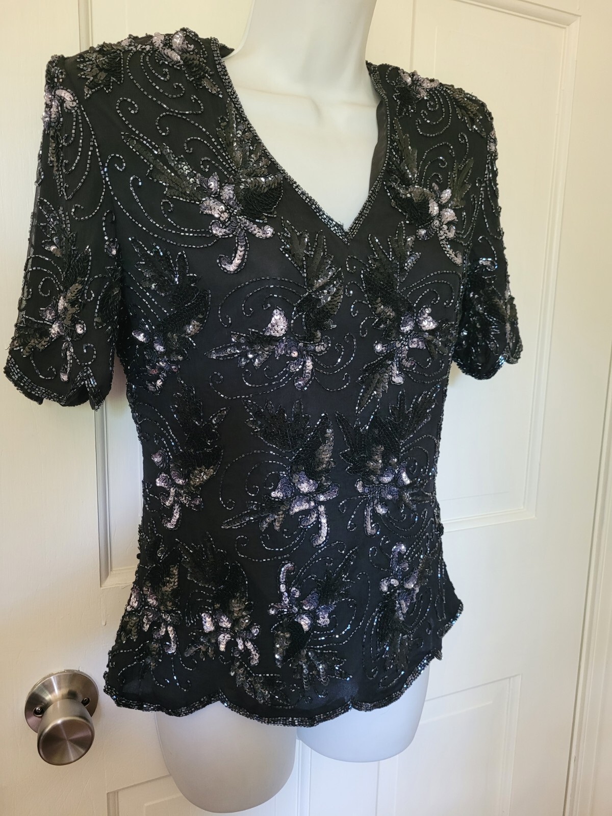 VINTAGE 80’S STENAY WOMEN’S 100% SILK BLACK BEADED AND SEQUIN TOP SZ S Small
