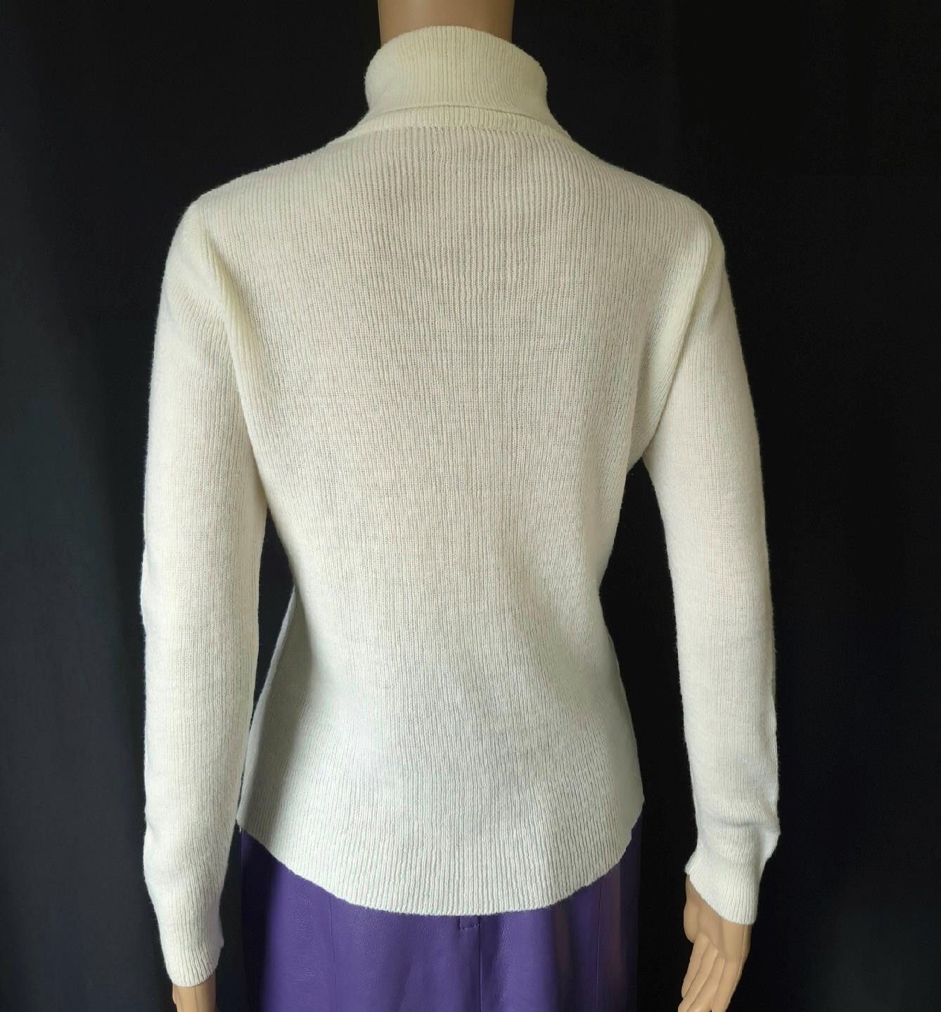 BOHO 1970s vintage IVORY WHITE SKINNY RIB KNIT TURTLENECK SWEATER – S / M